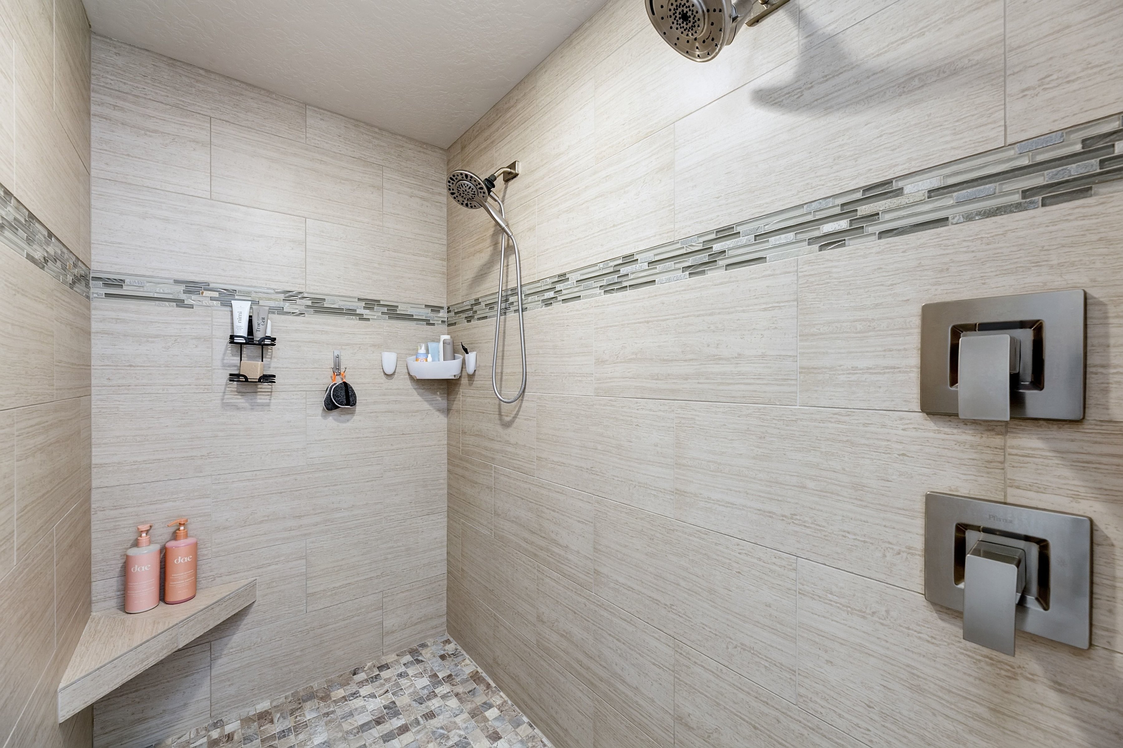  Beautiful Single Level - Former Builder Model Home - 物件實景