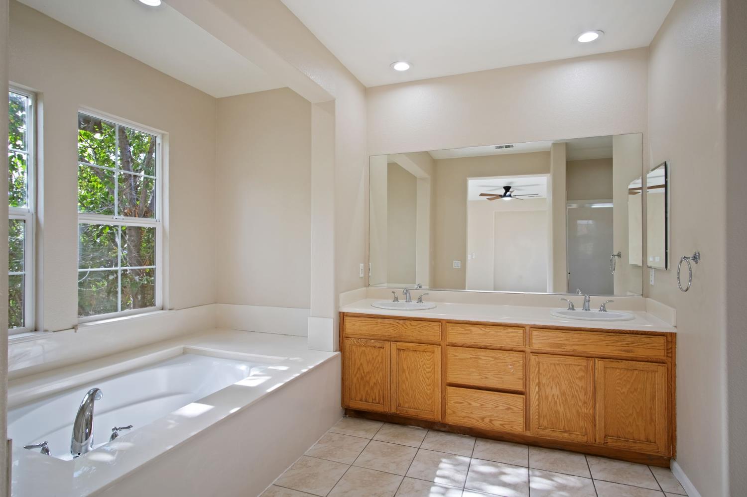 Tracy, California, 95377, United States, 4 Bedrooms Bedrooms, ,3 BathroomsBathrooms,Residential,For Sale,1996130