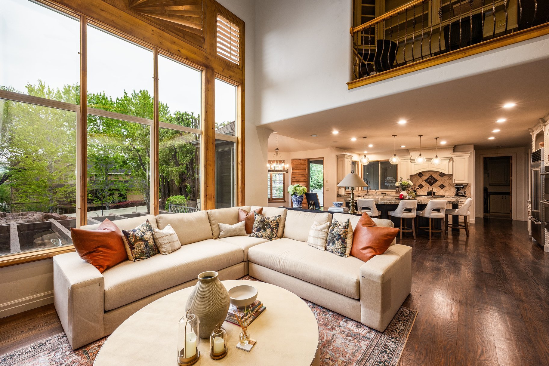  Custom 2-Story Parade Home with Dolphin Bolderscape Grotto Pool & 6 Car Garage - 物件實景