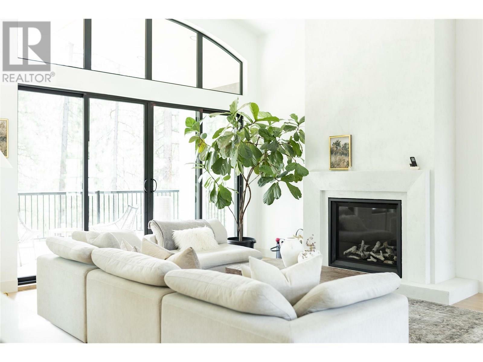 GRAND FORKS, British Columbia, V0H 1H2, CA, 5 Bedrooms Bedrooms, ,5 BathroomsBathrooms,Residential,For Sale,1868553