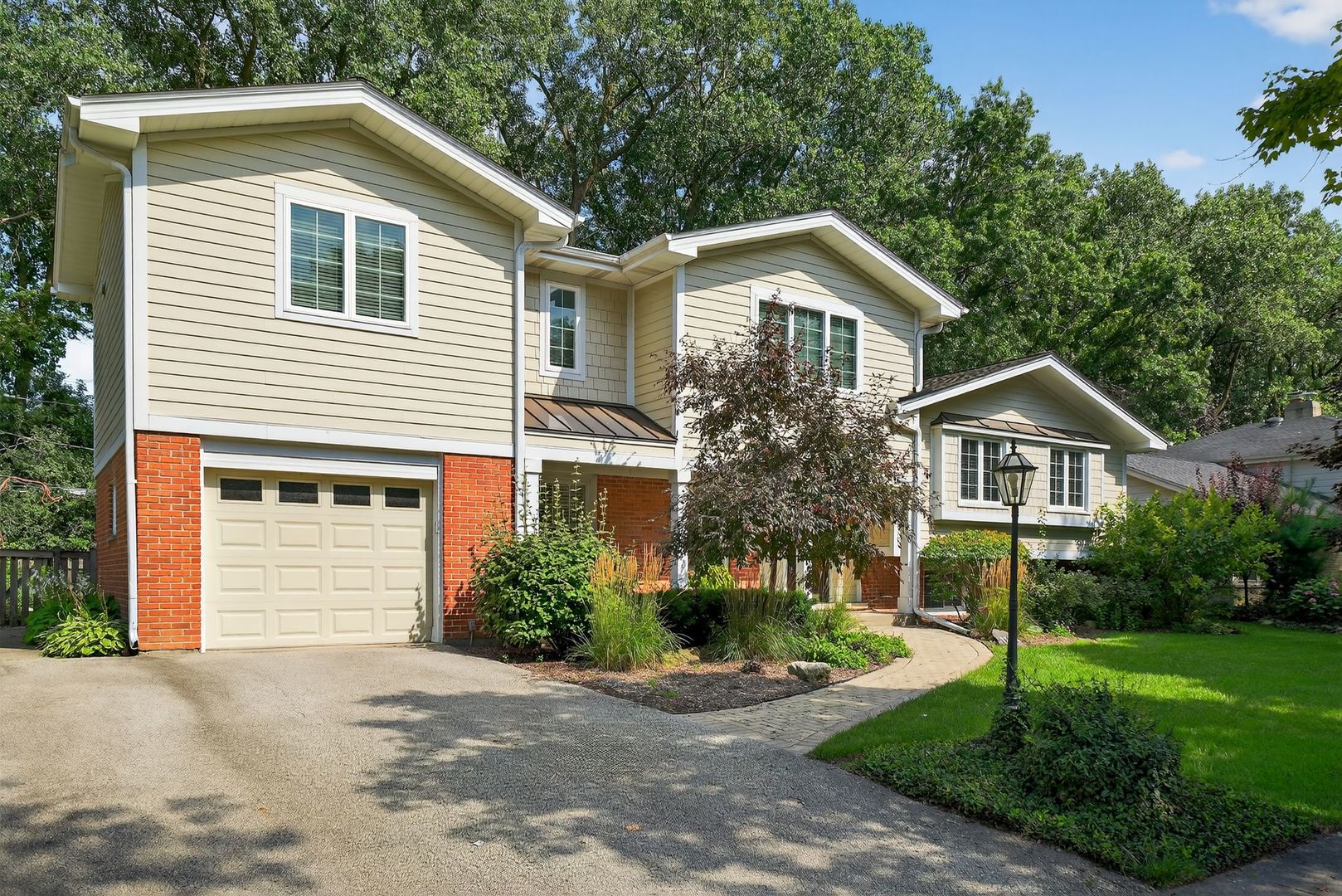 Glenview, Illinois, 60025, United States, 4 Bedrooms Bedrooms, ,3 BathroomsBathrooms,Residential,For Sale,1927417
