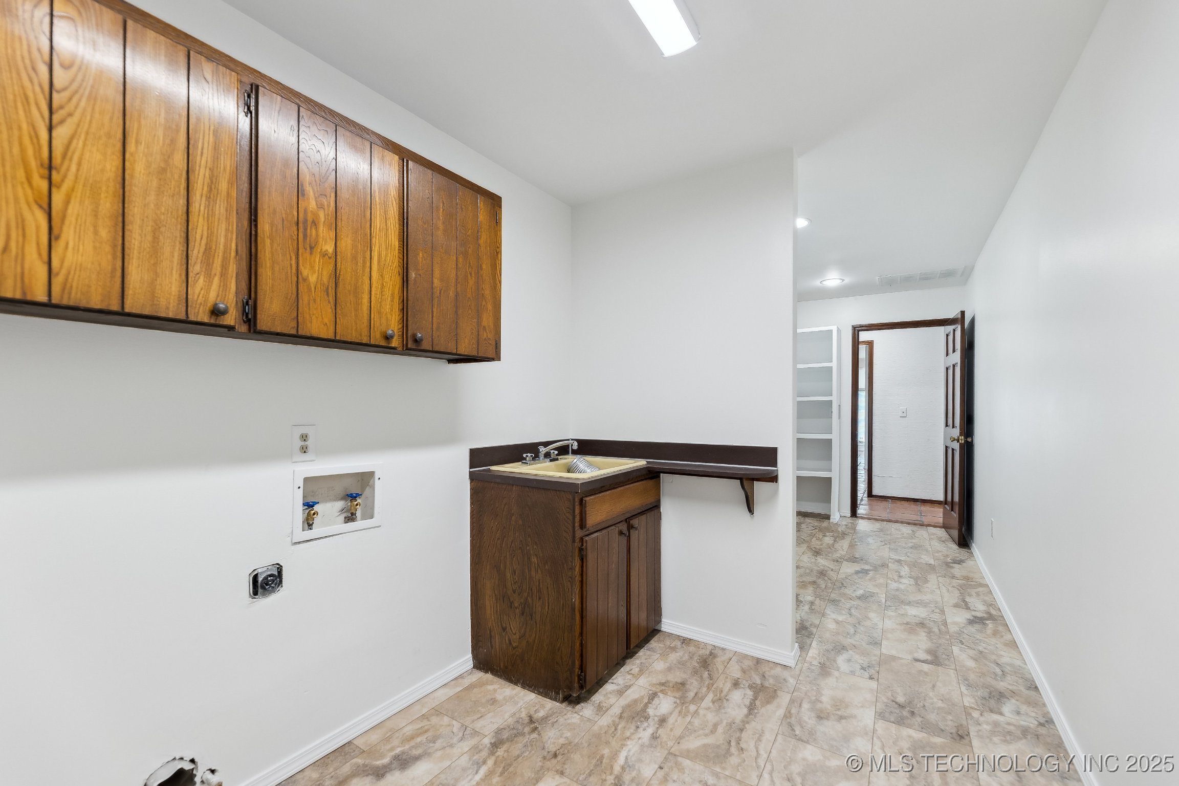 Sand Springs, Oklahoma, 74063, United States, 3 Bedrooms Bedrooms, ,3 BathroomsBathrooms,Residential,For Sale,1901465