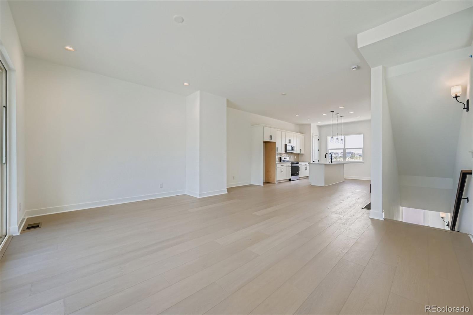 Aurora, Colorado, 80019, United States, 4 Bedrooms Bedrooms, ,3 BathroomsBathrooms,Residential,For Sale,1958574