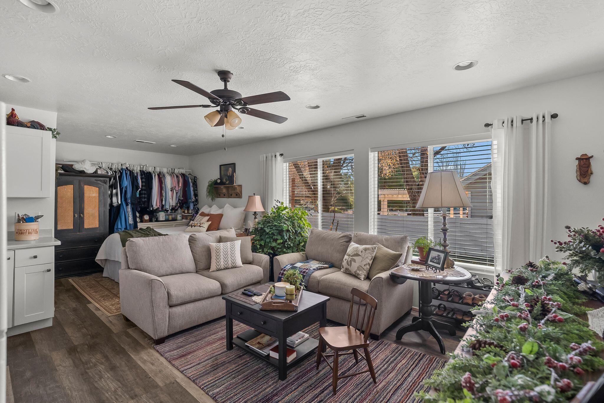 St George, Utah, 84770, United States, 6 Bedrooms Bedrooms, ,3 BathroomsBathrooms,Residential,For Sale,2005357