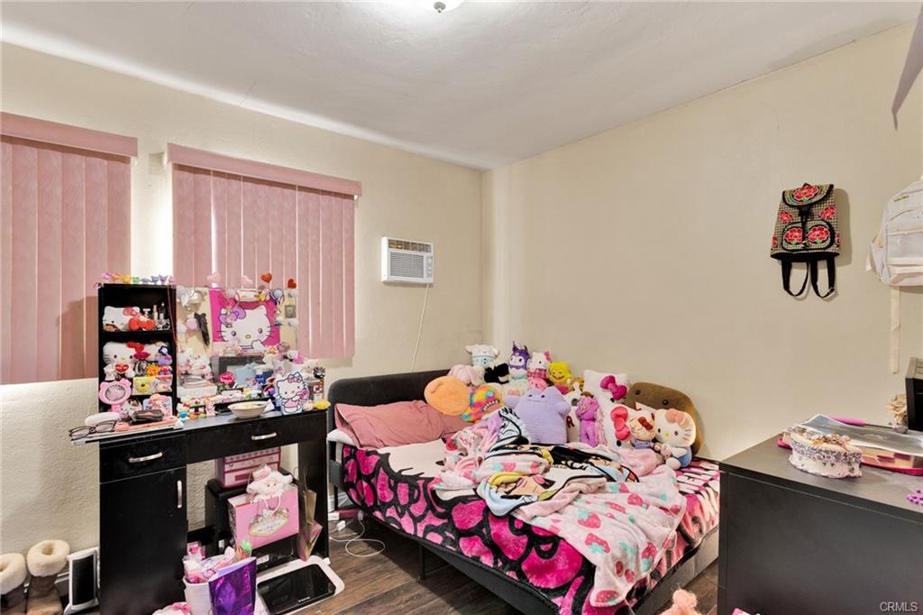 Los Angeles, California, 90003, United States, 4 Bedrooms Bedrooms, ,1 BathroomBathrooms,Residential,For Sale,1992403