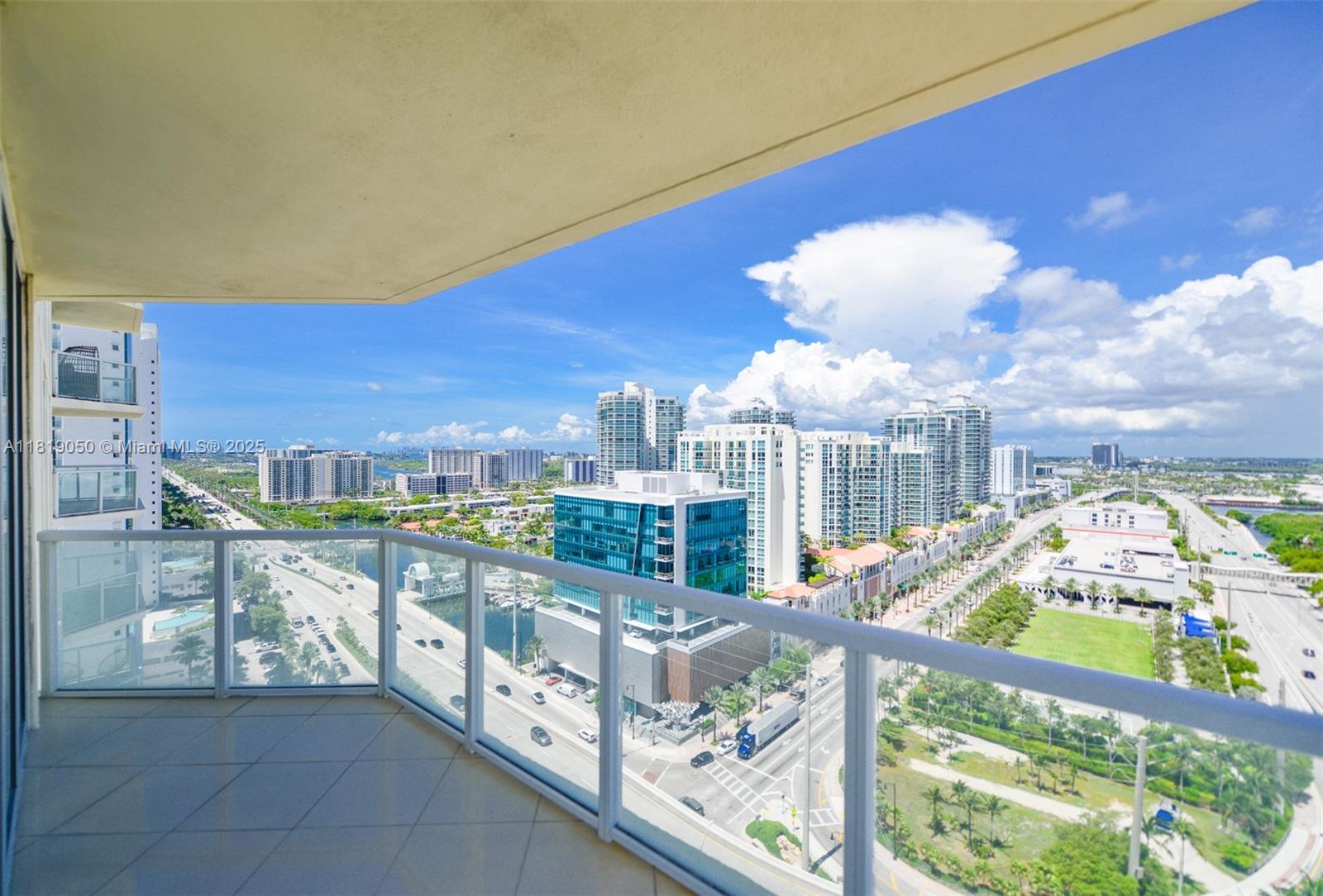 Sunny Isles Beach, Florida, 33160, United States, 2 Bedrooms Bedrooms, ,2 BathroomsBathrooms,Residential,For Sale,1991948