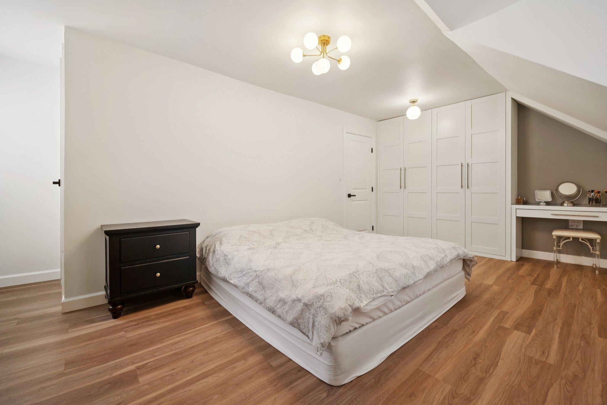 South Hackensack, New Jersey, 07606, United States, 4 Bedrooms Bedrooms, ,2 BathroomsBathrooms,Residential,For Sale,1978982