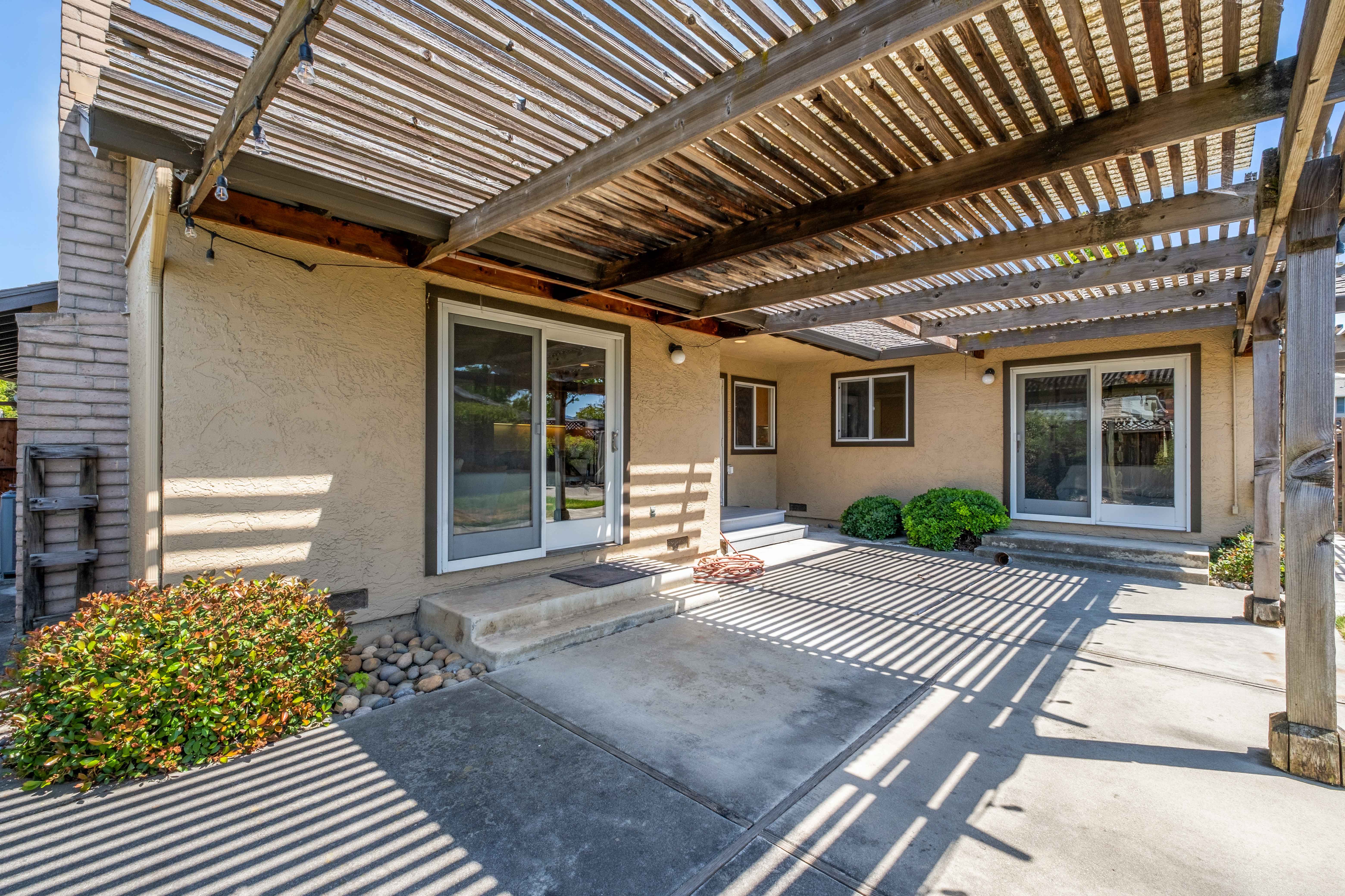  Beautifully Updated Pleasanton Single-Story with Custom Finishes - 物件實景