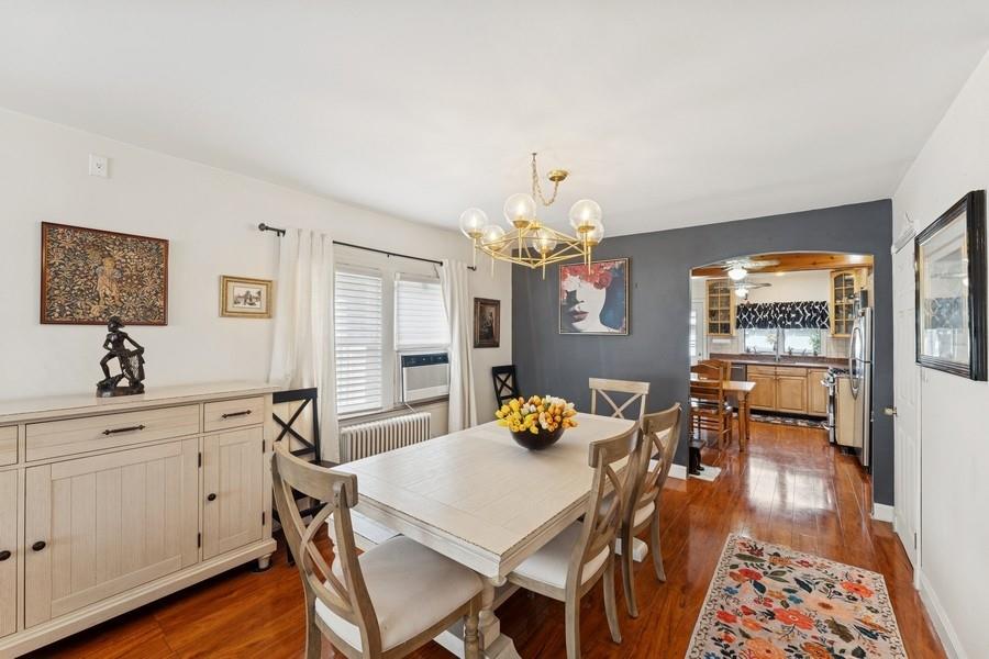 Bayside, New York, 11361, United States, 3 Bedrooms Bedrooms, ,2 BathroomsBathrooms,Residential,For Sale,1858297