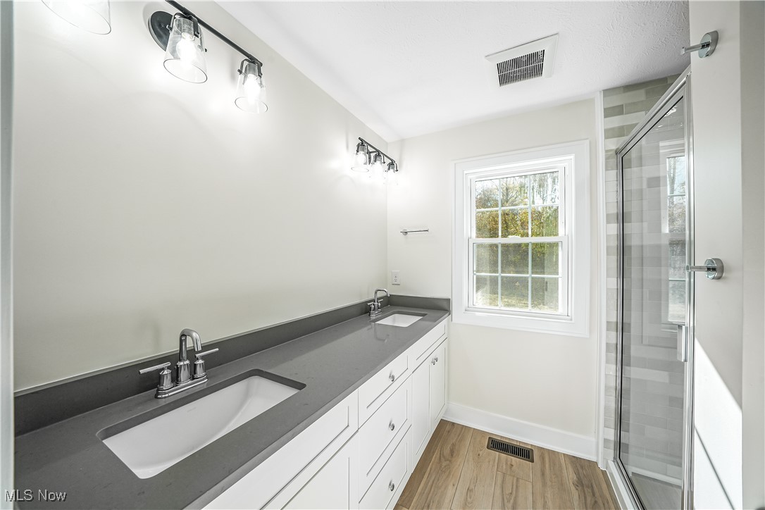 Aurora, Ohio, 44202, United States, 4 Bedrooms Bedrooms, ,4 BathroomsBathrooms,Residential,For Sale,1988117