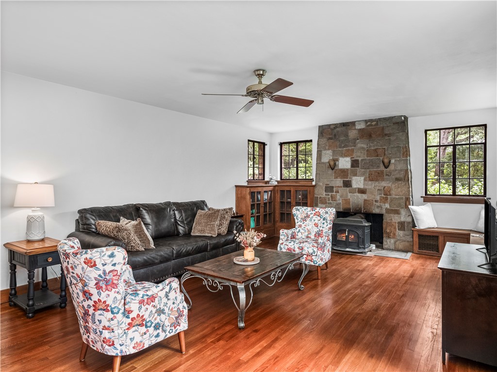 Shaler, Pennsylvania, 15116, United States, 3 Bedrooms Bedrooms, ,1 BathroomBathrooms,Residential,For Sale,1989376