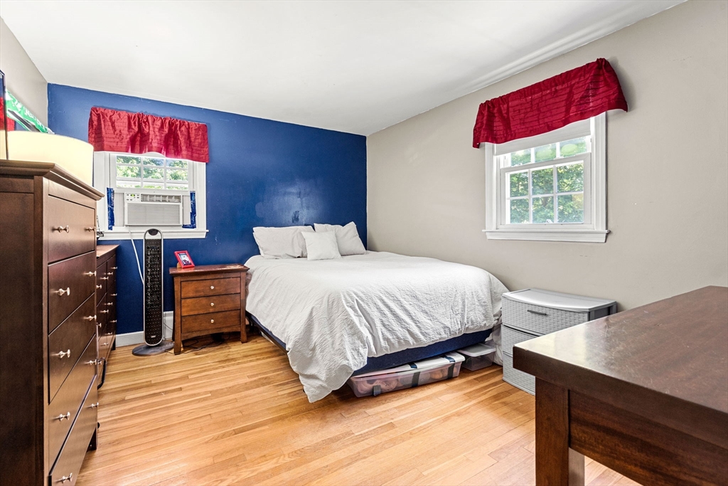 Lowell, Massachusetts, 01852, United States, 5 Bedrooms Bedrooms, ,4 BathroomsBathrooms,Residential,For Sale,1874290