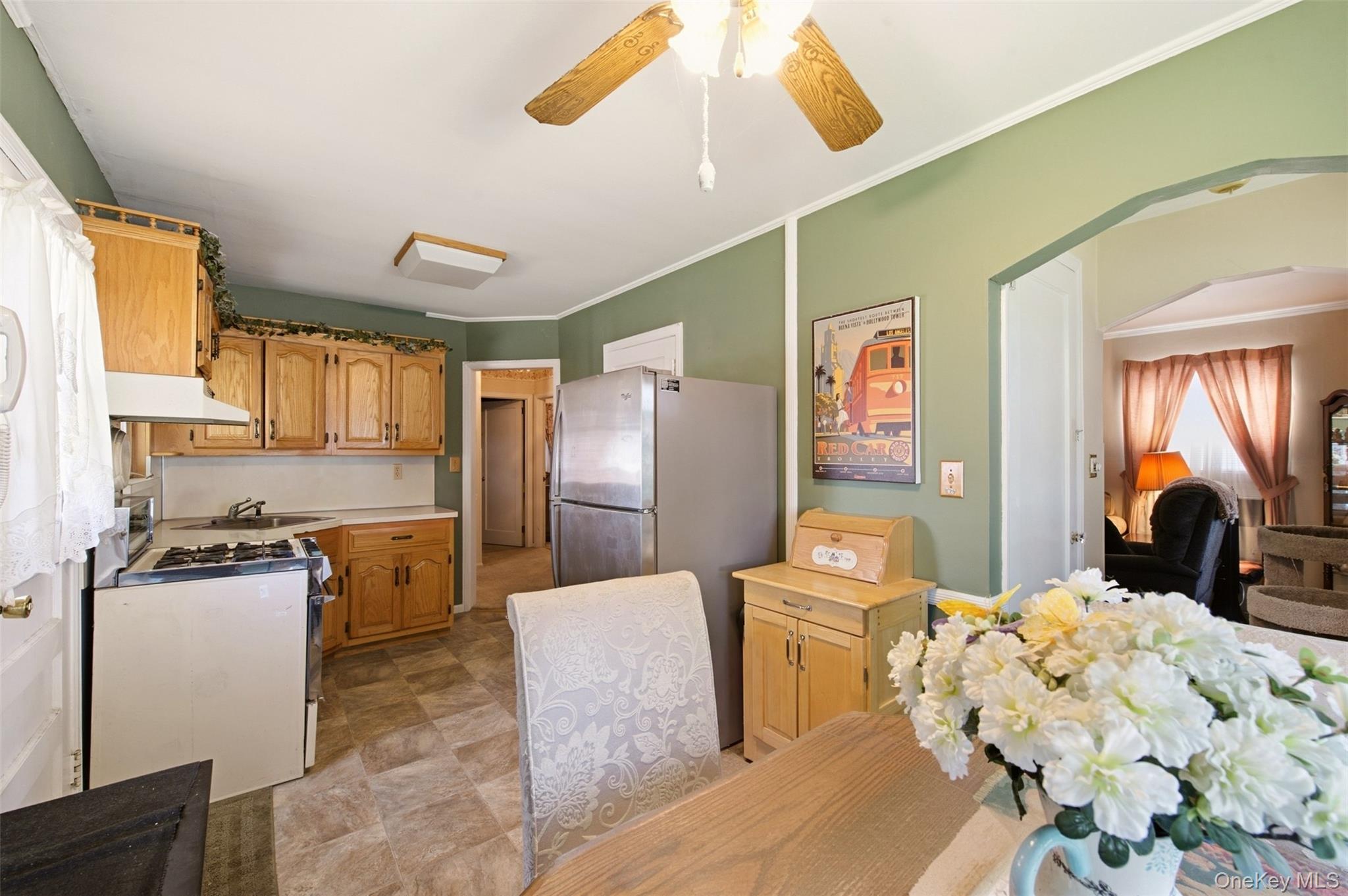  8029 259th Street, Glen Oaks, NY, 11004 - 物件實景