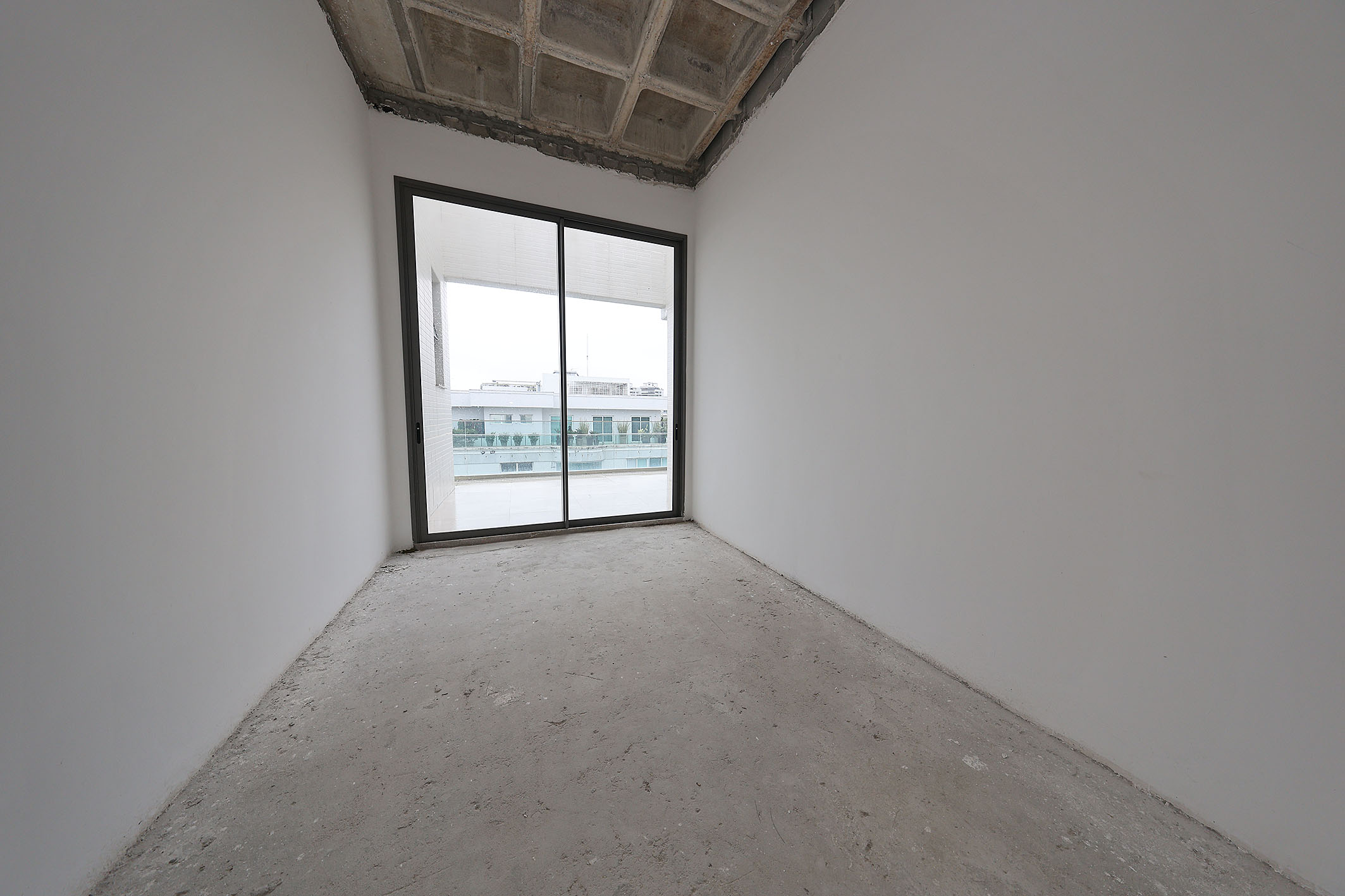  Linear Oceanfront Penthouse with Panoramic Views and Custom Potential - 物件實景