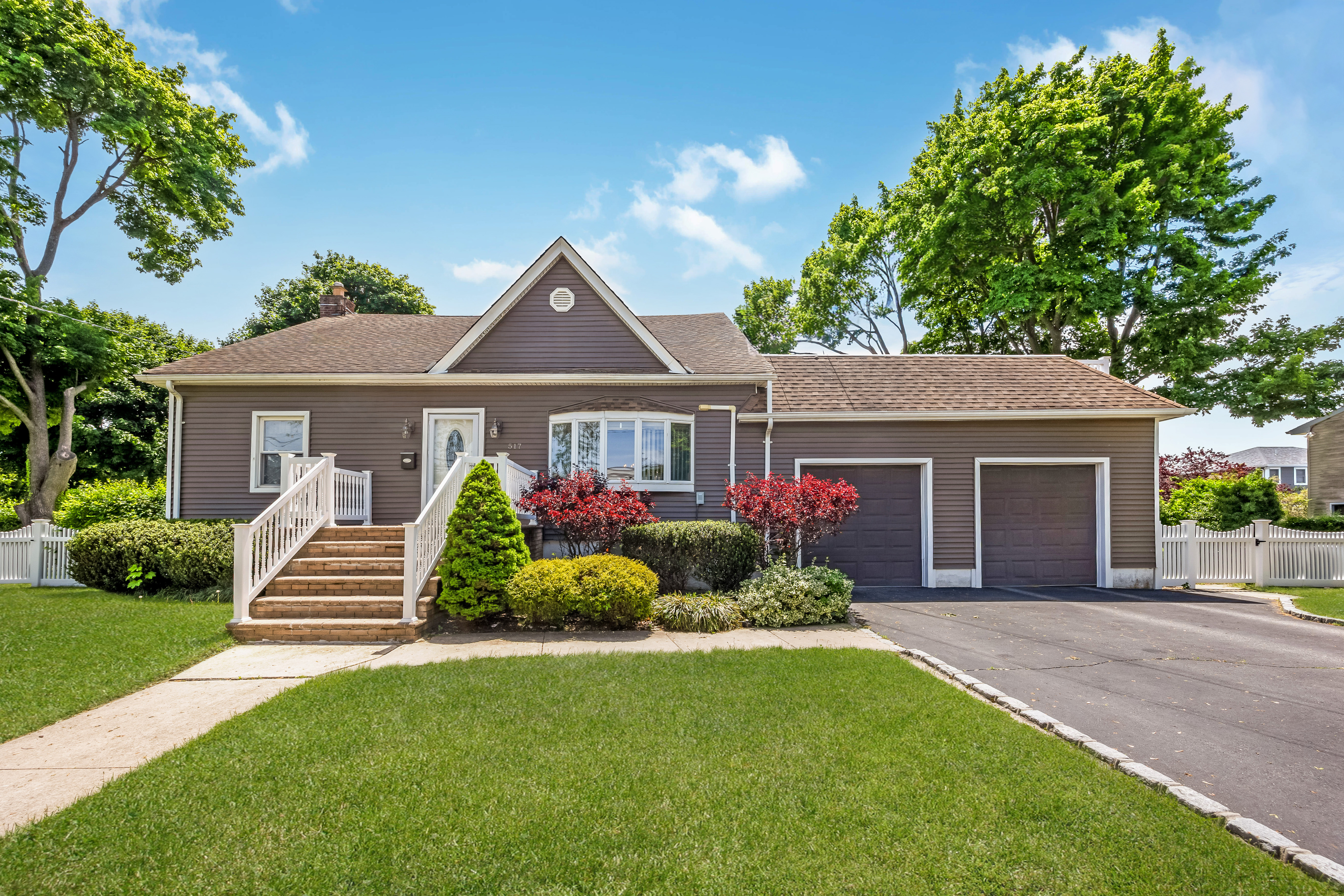 West Babylon, New York, 11704, United States, 5 Bedrooms Bedrooms, ,3 BathroomsBathrooms,Residential,For Sale,2048080