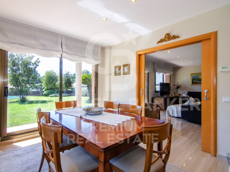 Cerdanyola del Vallès, Catalonia, ES, 5 Bedrooms Bedrooms, ,3 BathroomsBathrooms,Residential,For Sale,1610457