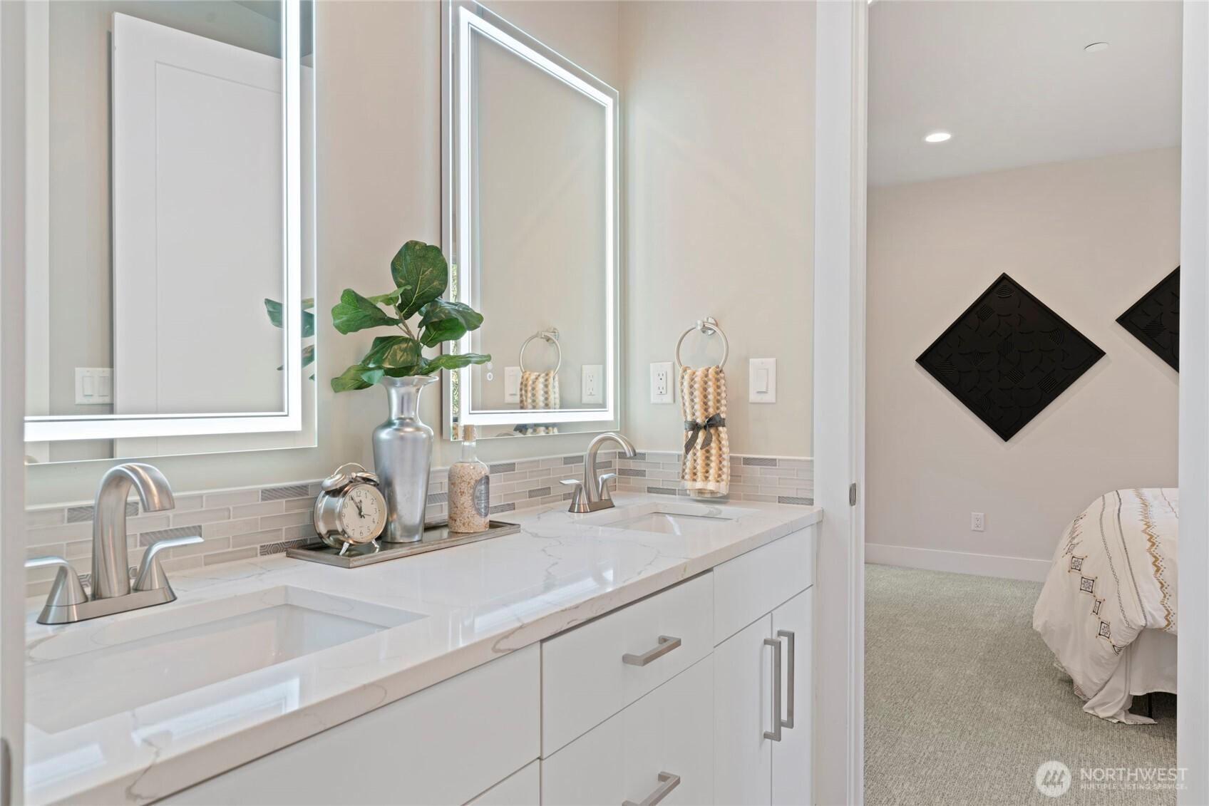 BELLEVUE, Washington, 98004, United States, 5 Bedrooms Bedrooms, ,5 BathroomsBathrooms,Residential,For Sale,1875592