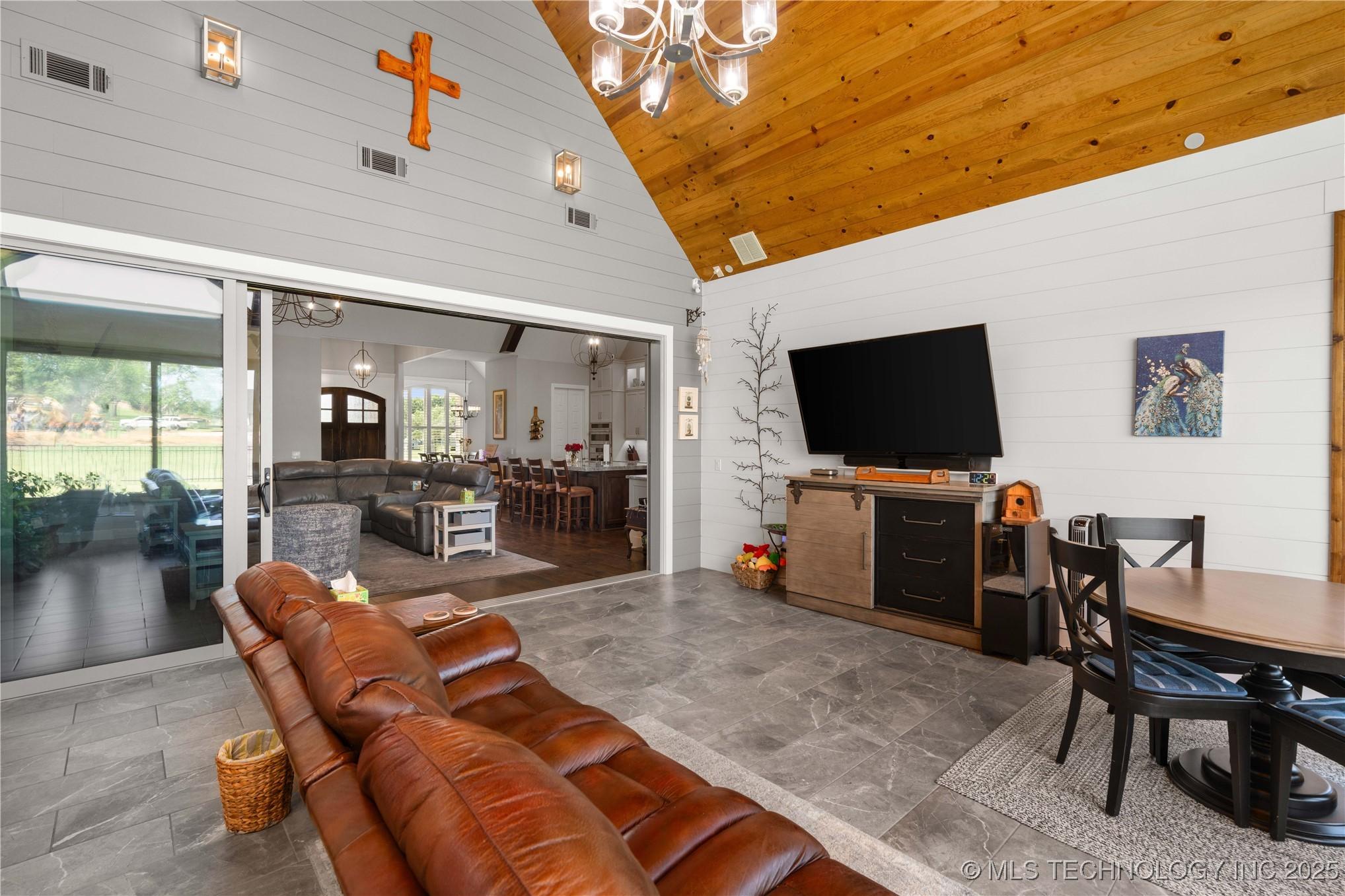 Fort Gibson, Oklahoma, 74434, United States, 4 Bedrooms Bedrooms, ,4 BathroomsBathrooms,Residential,For Sale,2005878