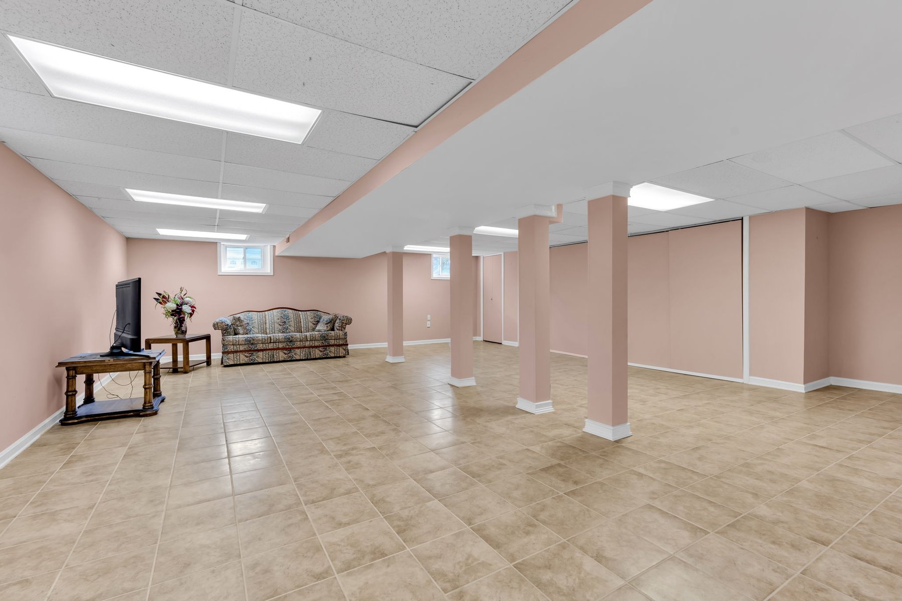  Spacious Middletown Colonial with Updates - 物件實景