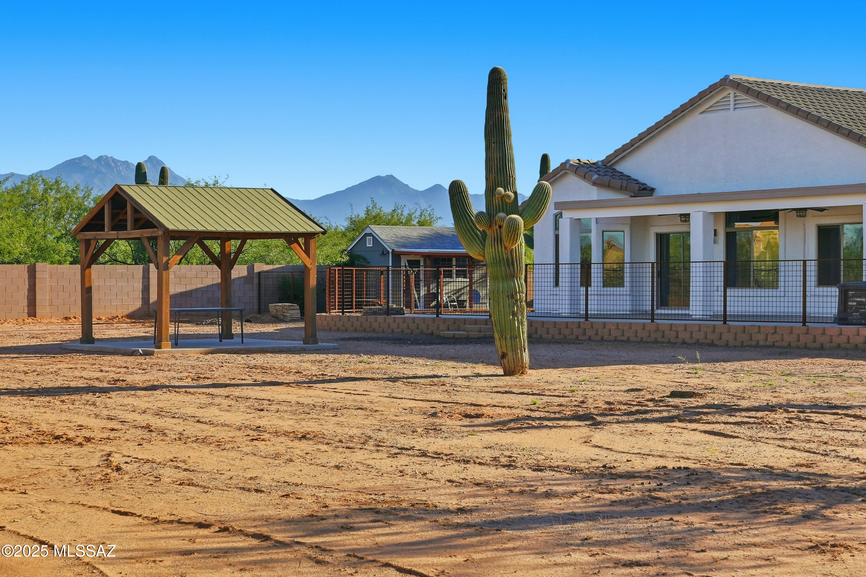 Sahuarita, Arizona, 85629, United States, 3 Bedrooms Bedrooms, ,2 BathroomsBathrooms,Residential,For Sale,1989505