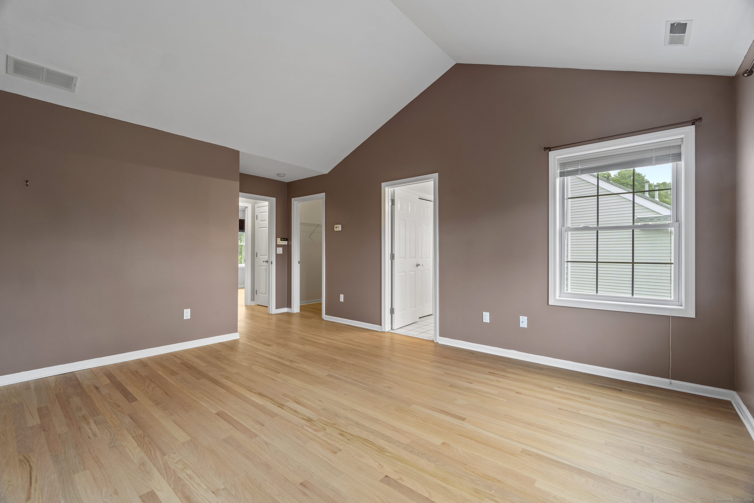 Danbury, Connecticut, 06811, United States, 2 Bedrooms Bedrooms, ,3 BathroomsBathrooms,Residential,For Sale,1932633
