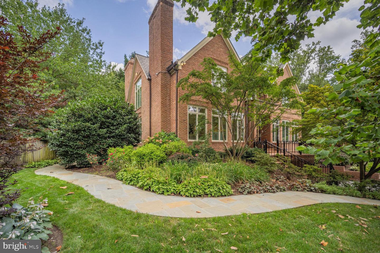 Washington, District of Columbia, 20016, United States, 5 Bedrooms Bedrooms, ,6 BathroomsBathrooms,Residential,For Sale,1896889