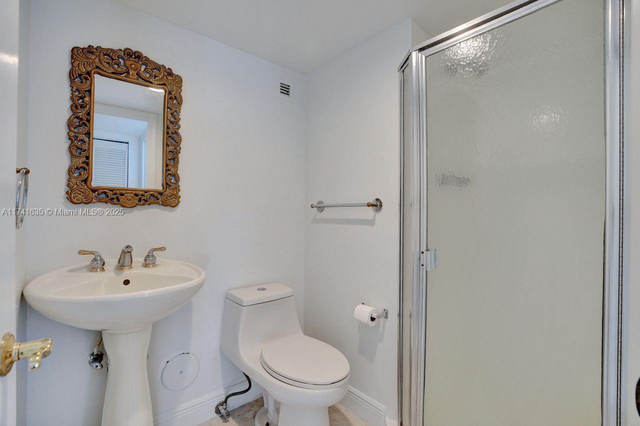 Miami, Florida, 33131, United States, 2 Bedrooms Bedrooms, ,2 BathroomsBathrooms,Residential,For Sale,1705612