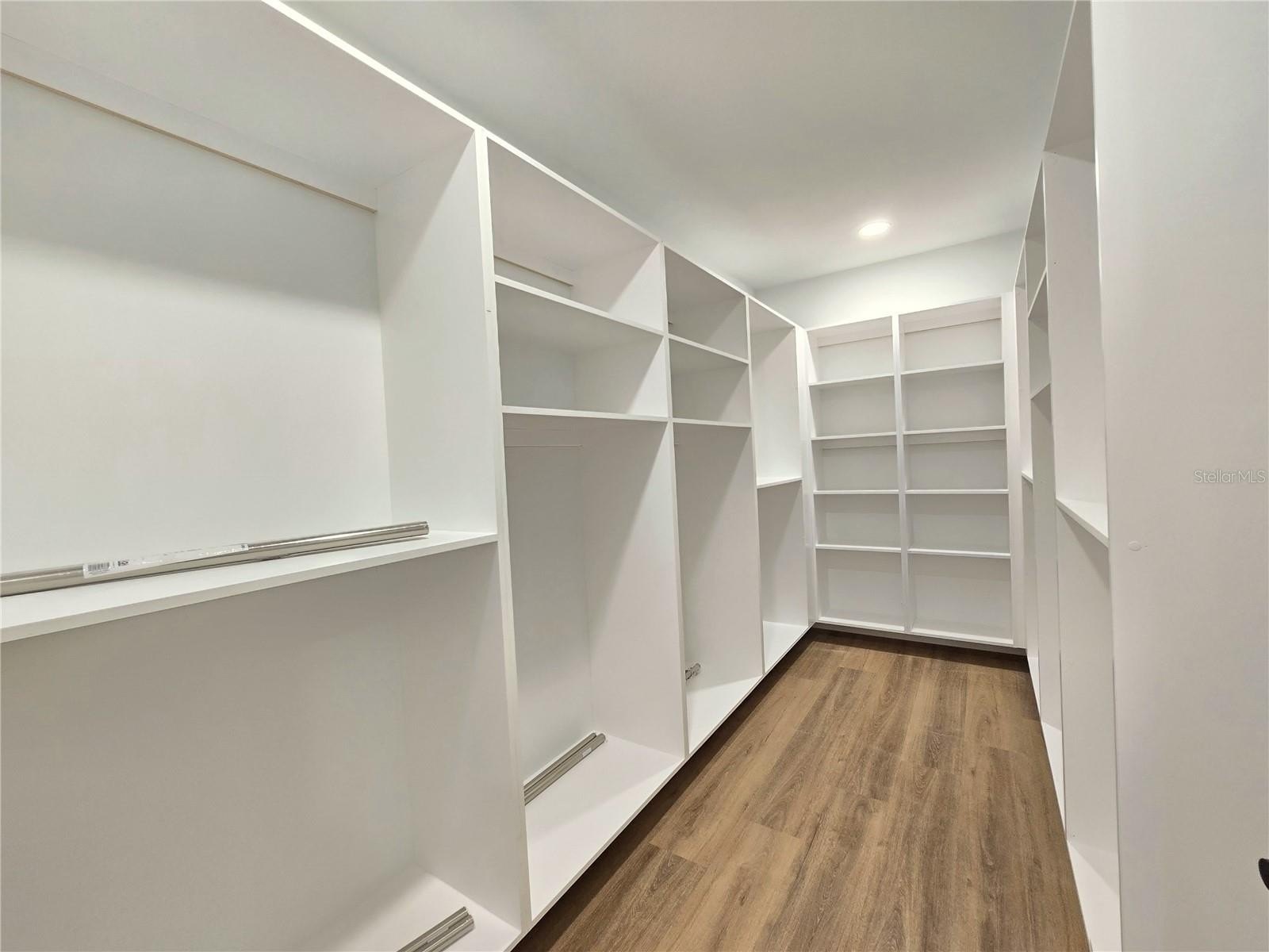 TAMPA, Florida, 33607, United States, 5 Bedrooms Bedrooms, ,3 BathroomsBathrooms,Residential,For Sale,1976051