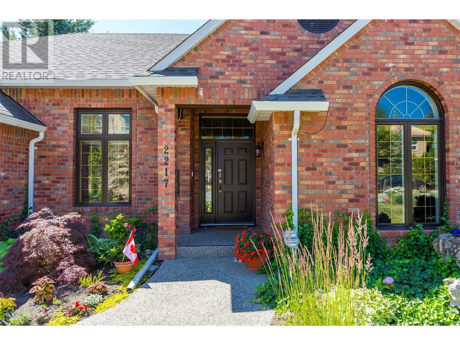 KELOWNA, British Columbia, V1V 1W2, CA, 4 Bedrooms Bedrooms, ,3 BathroomsBathrooms,Residential,For Sale,1882323