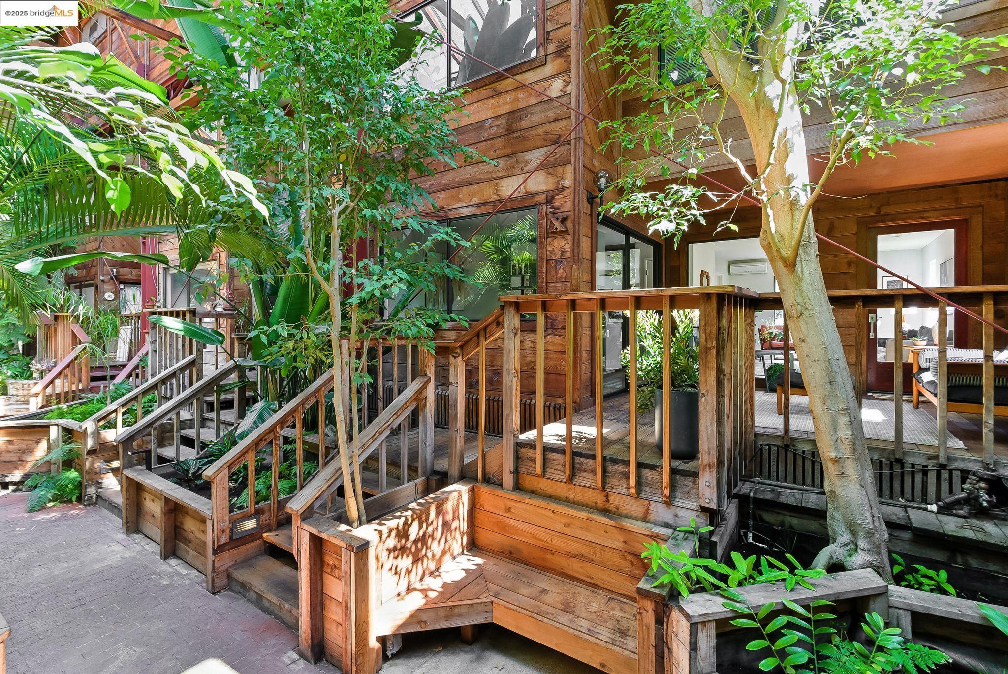 Oakland, California, 94618, United States, 2 Bedrooms Bedrooms, ,1 BathroomBathrooms,Residential,For Sale,1925064
