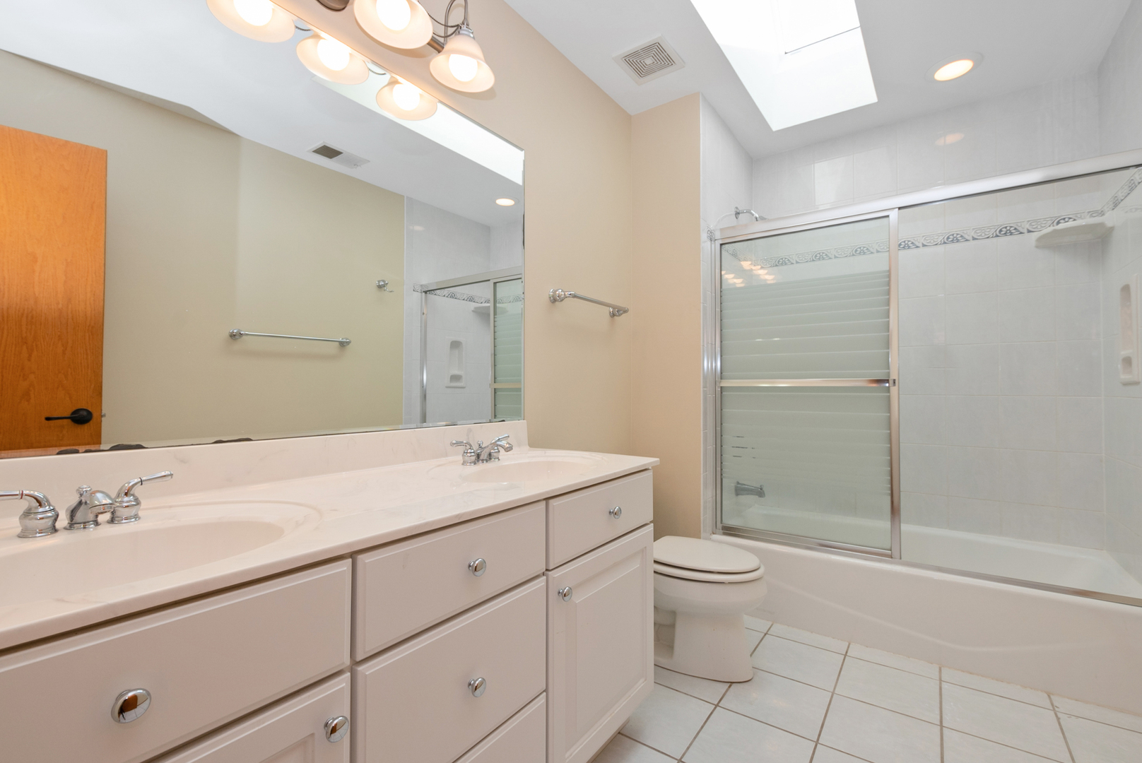 Palos Hills, Illinois, 60465, United States, 5 Bedrooms Bedrooms, ,5 BathroomsBathrooms,Residential,For Sale,1943646