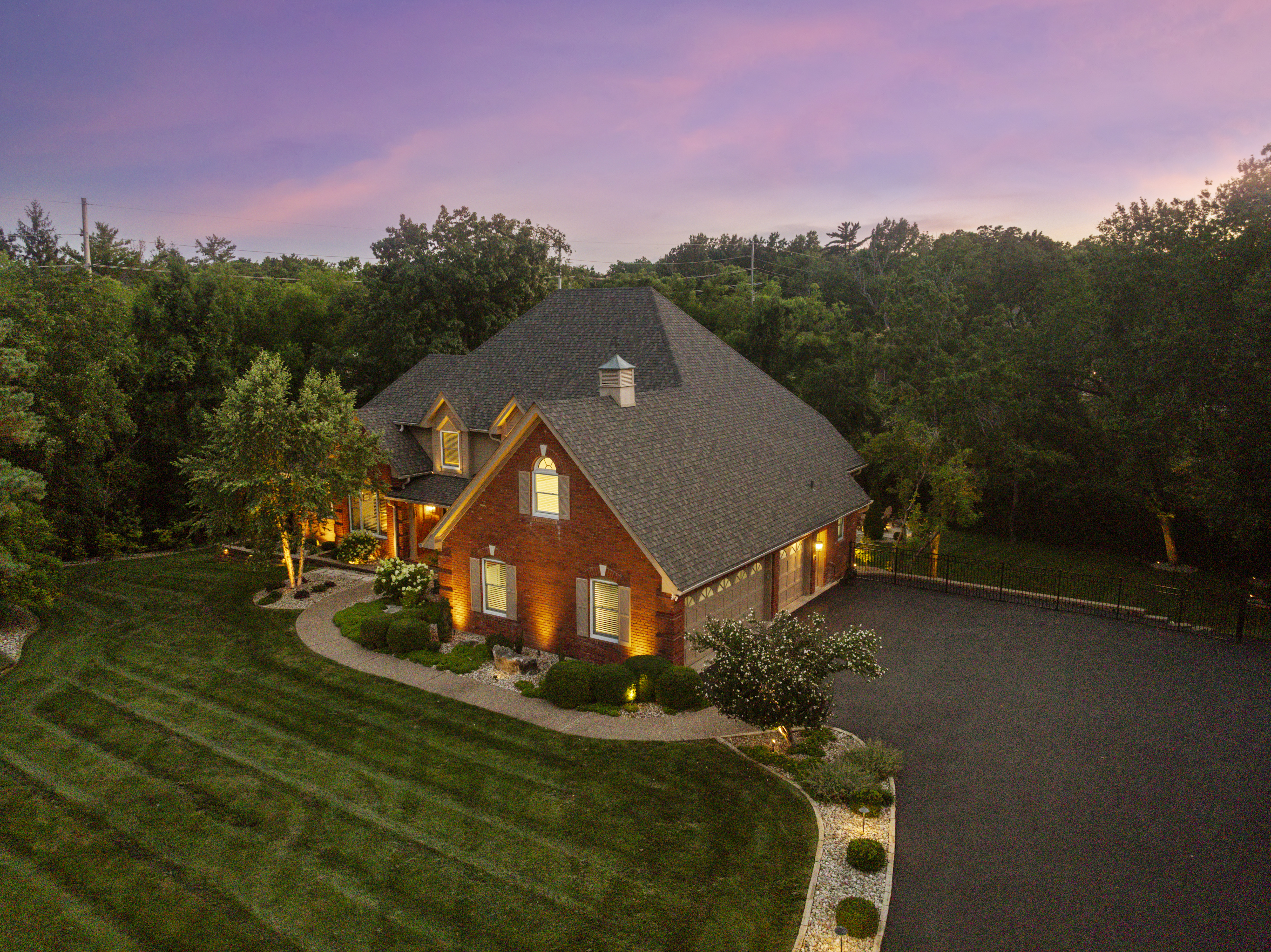  Exquisitely Renovated Home in the heart of Town & Country - 物件實景