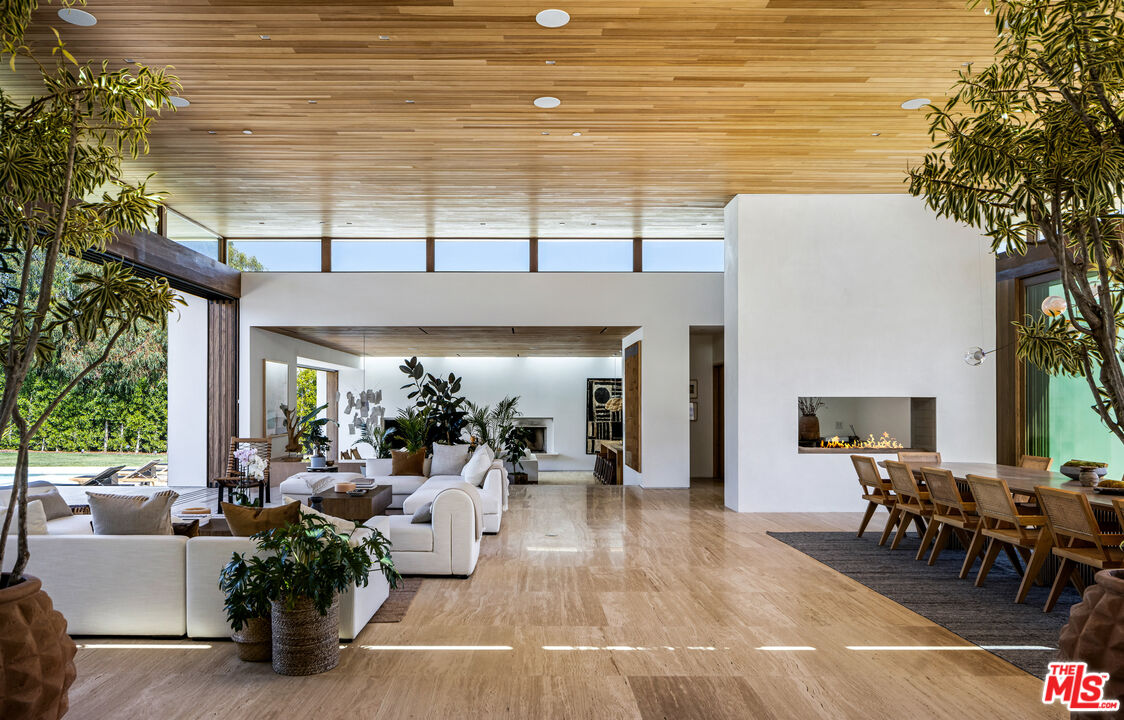 Malibu, California, 90265, United States, 5 Bedrooms Bedrooms, ,8 BathroomsBathrooms,Residential,For Sale,1925394