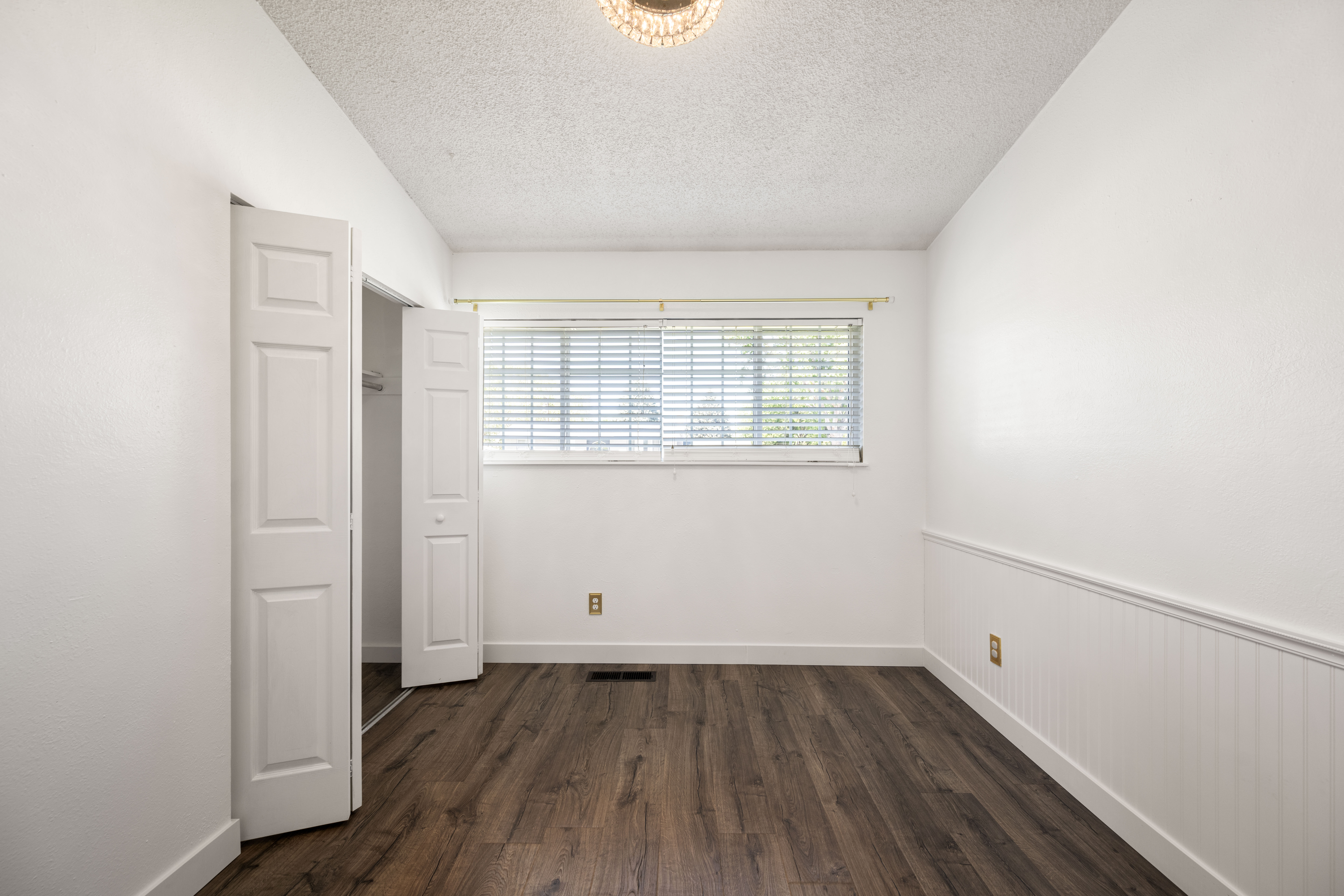  Fully Updated Kitchen, Bathrooms, Floors & More - 物件實景