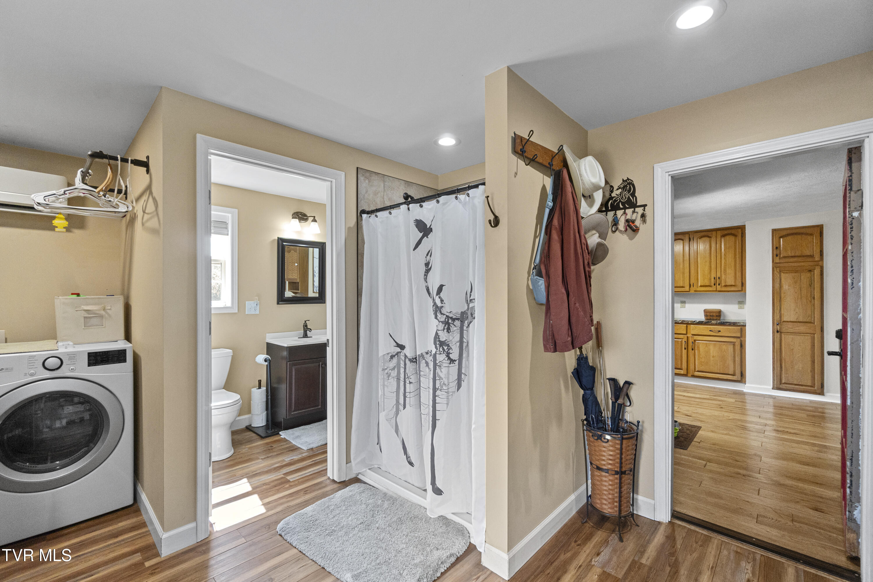 Greeneville, Tennessee, 37745, United States, 3 Bedrooms Bedrooms, ,3 BathroomsBathrooms,Residential,For Sale,2039547