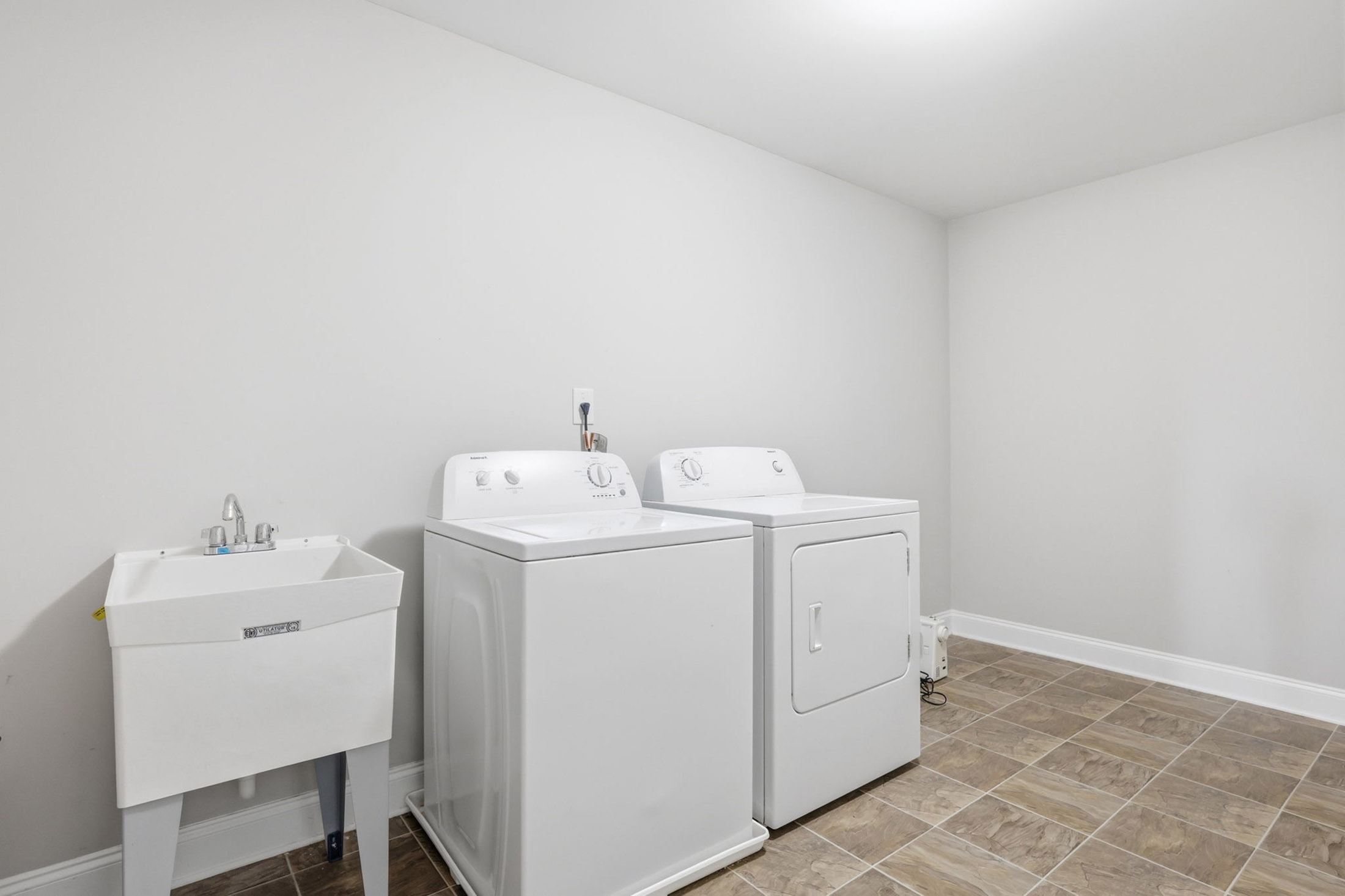  Beautifully Maintained Home in One of Cumming
