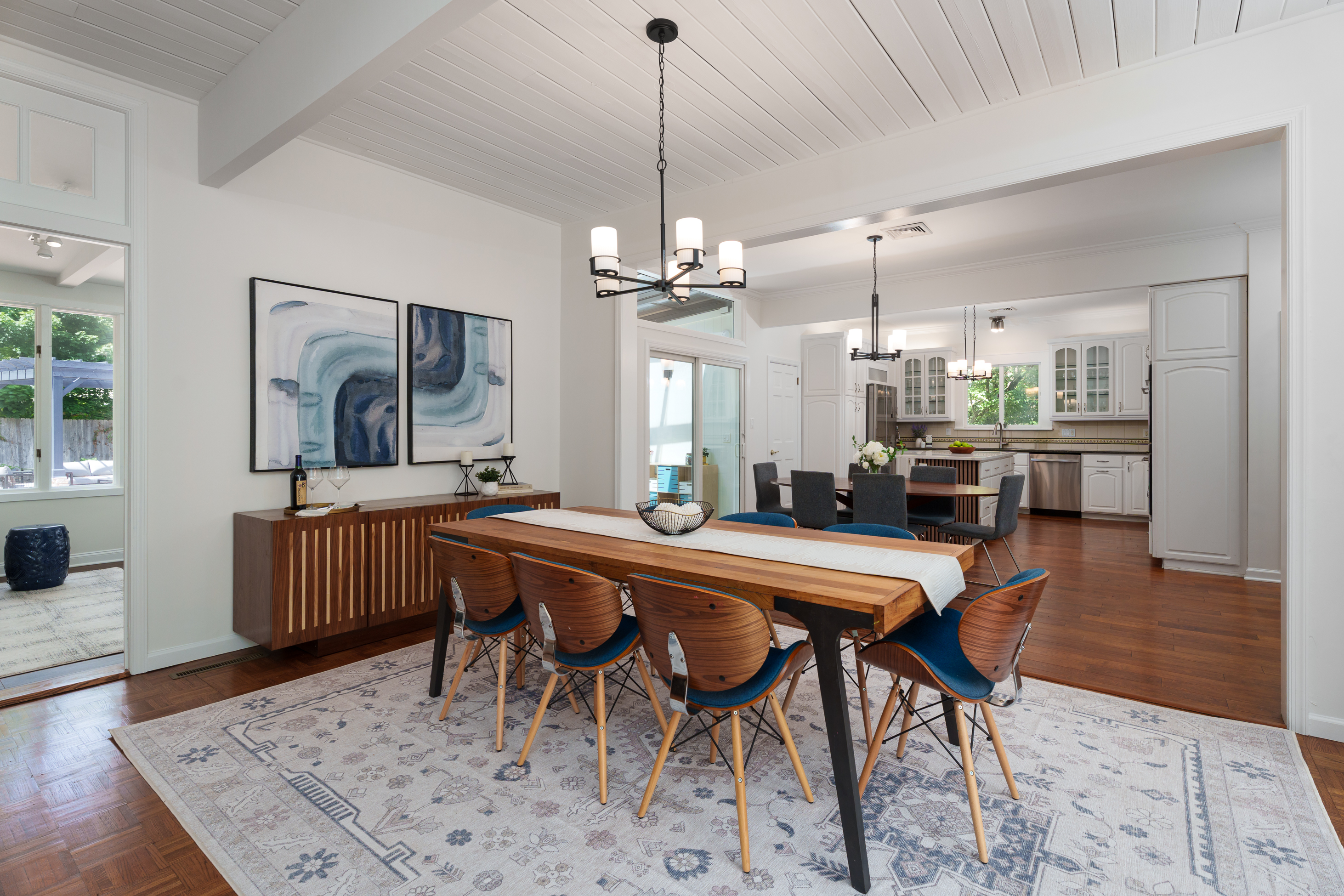  Coveted Western Section Mid-Century Modern Home with an Adaptable Floor Plan - 物件實景