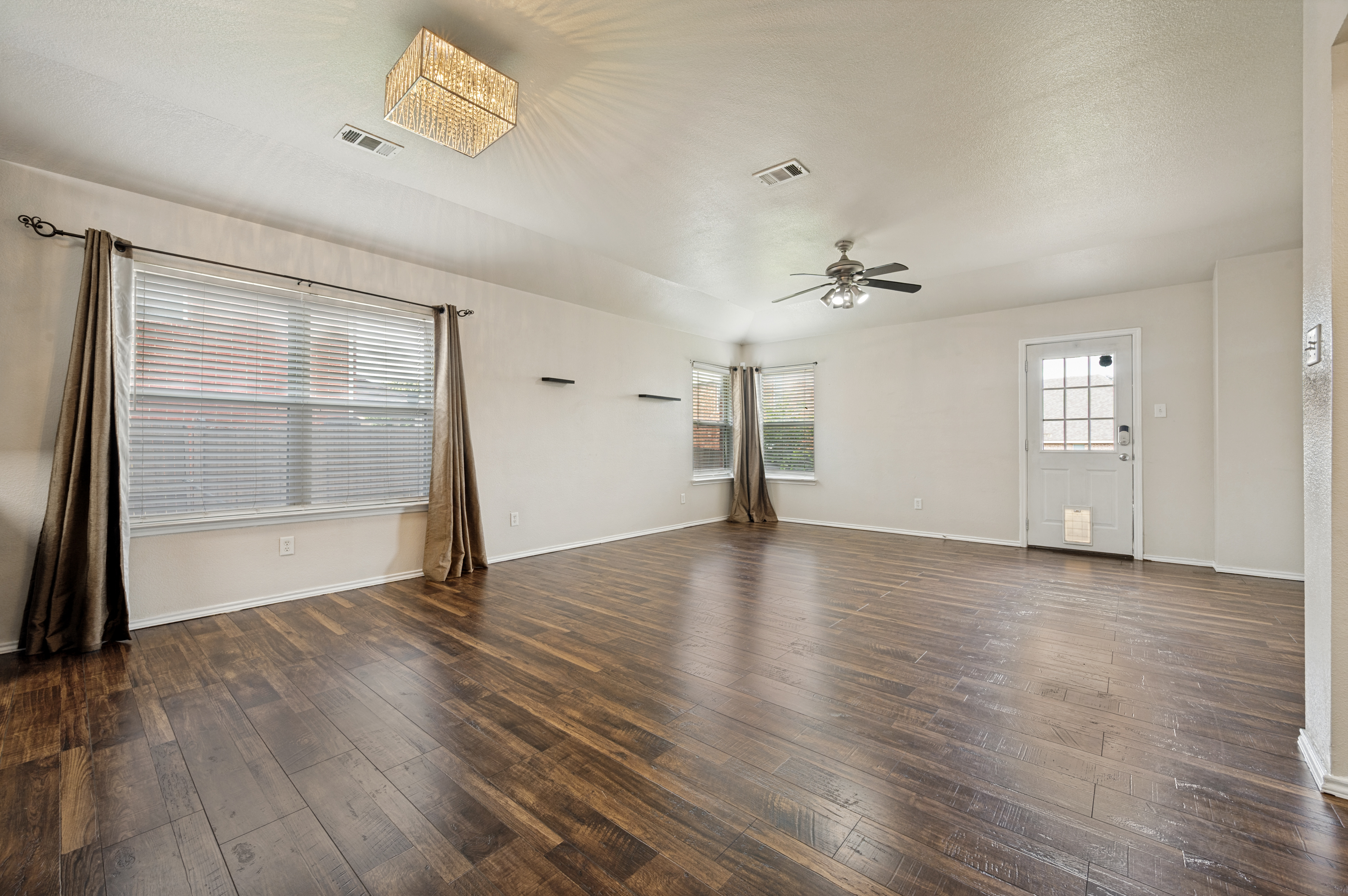  1339 4th Street, Grand Prairie, TX, 75051 - 物件實景