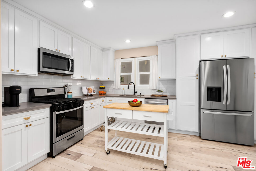 Inglewood, California, 90305, United States, 4 Bedrooms Bedrooms, ,3 BathroomsBathrooms,Residential,For Sale,2003148