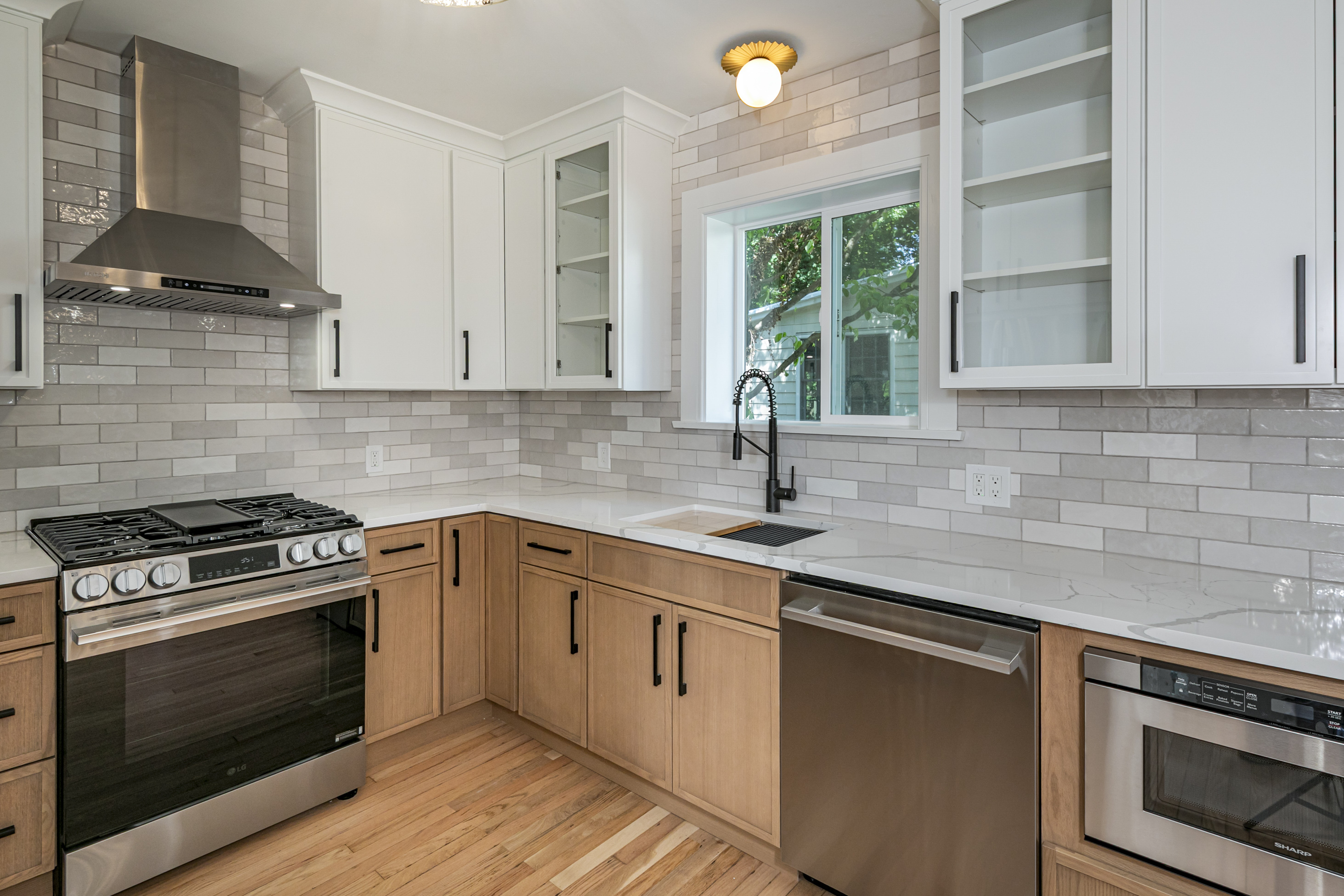  Smartly Updated Vintage Home with a Perfect Location - 物件實景