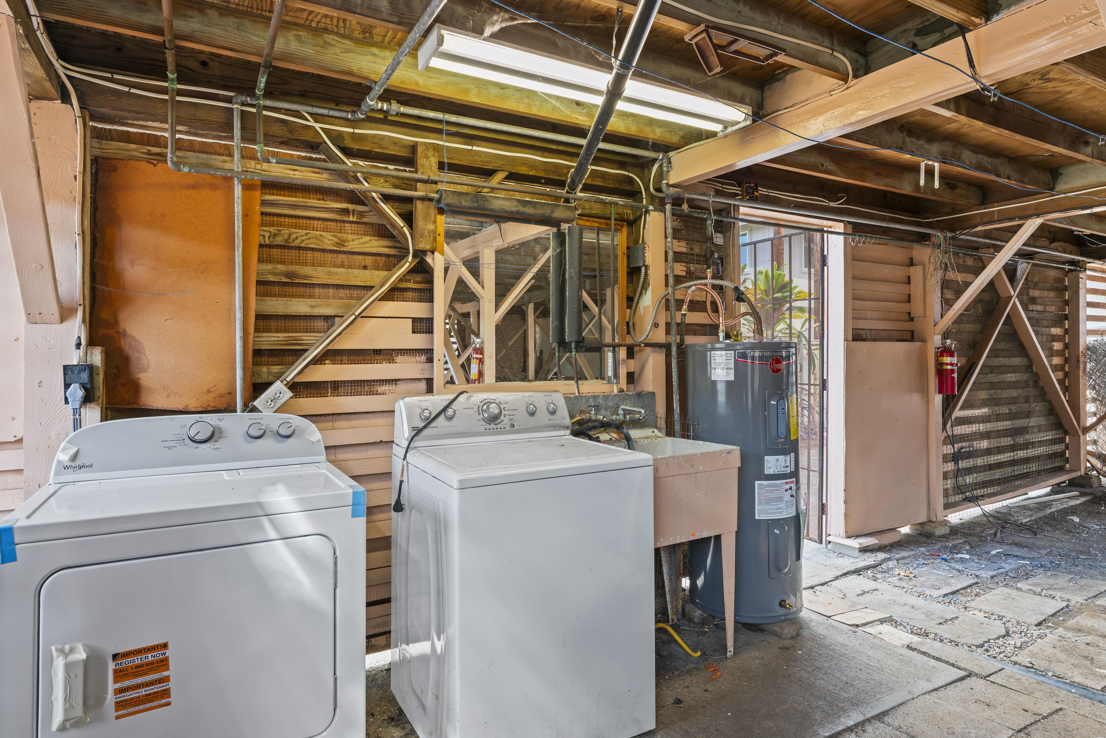 Honolulu, Hawaii, 96813, United States, 3 Bedrooms Bedrooms, ,1 BathroomBathrooms,Residential,For Sale,2000055