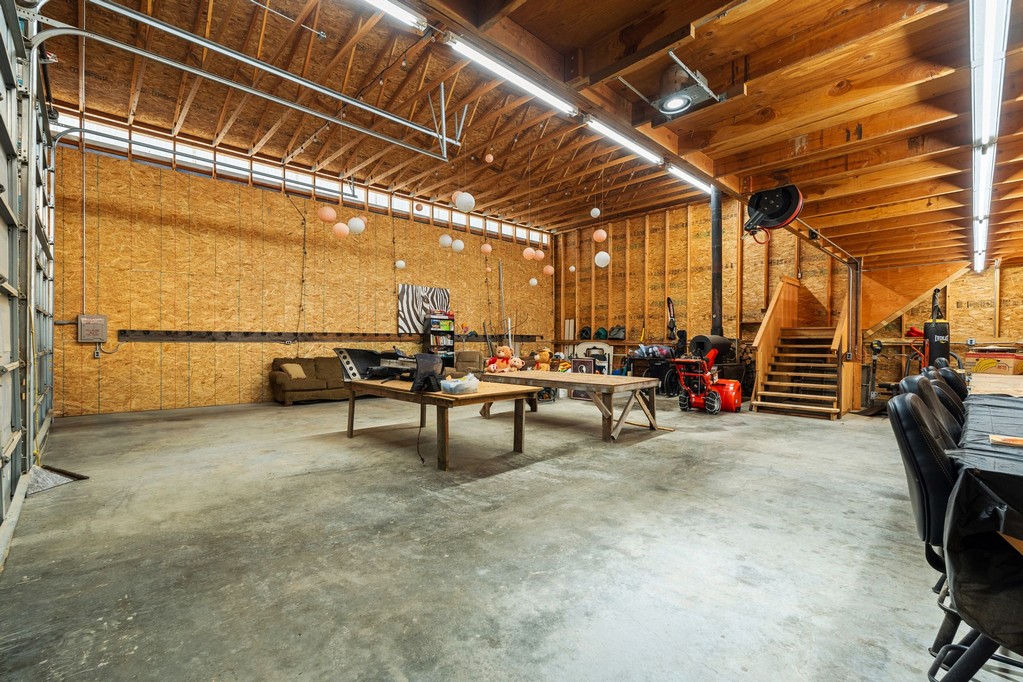 Bonners Ferry, Idaho, 83805, United States, 3 Bedrooms Bedrooms, ,4 BathroomsBathrooms,Residential,For Sale,1984473