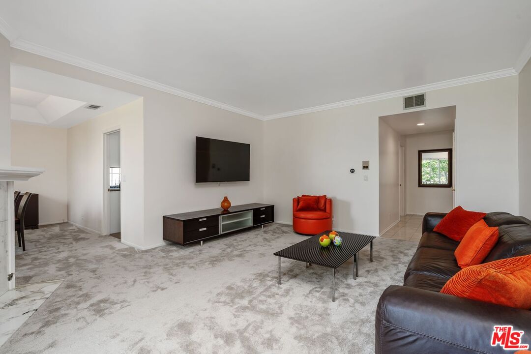 Los Angeles, California, 90024, United States, 2 Bedrooms Bedrooms, ,2 BathroomsBathrooms,Residential,For Sale,1876383