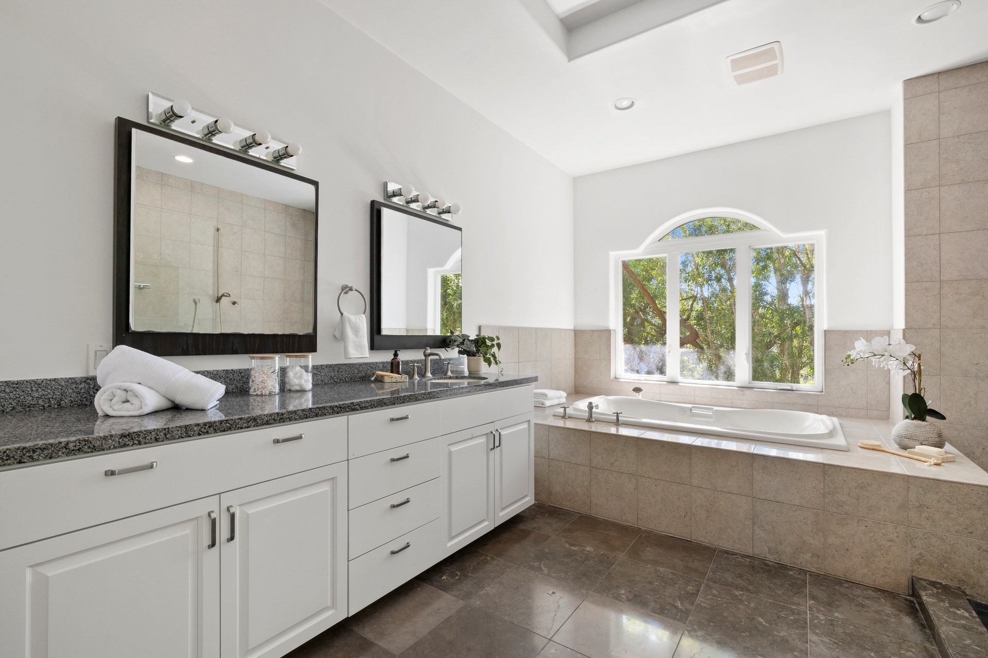  1939 Stradella Road - 物件實景