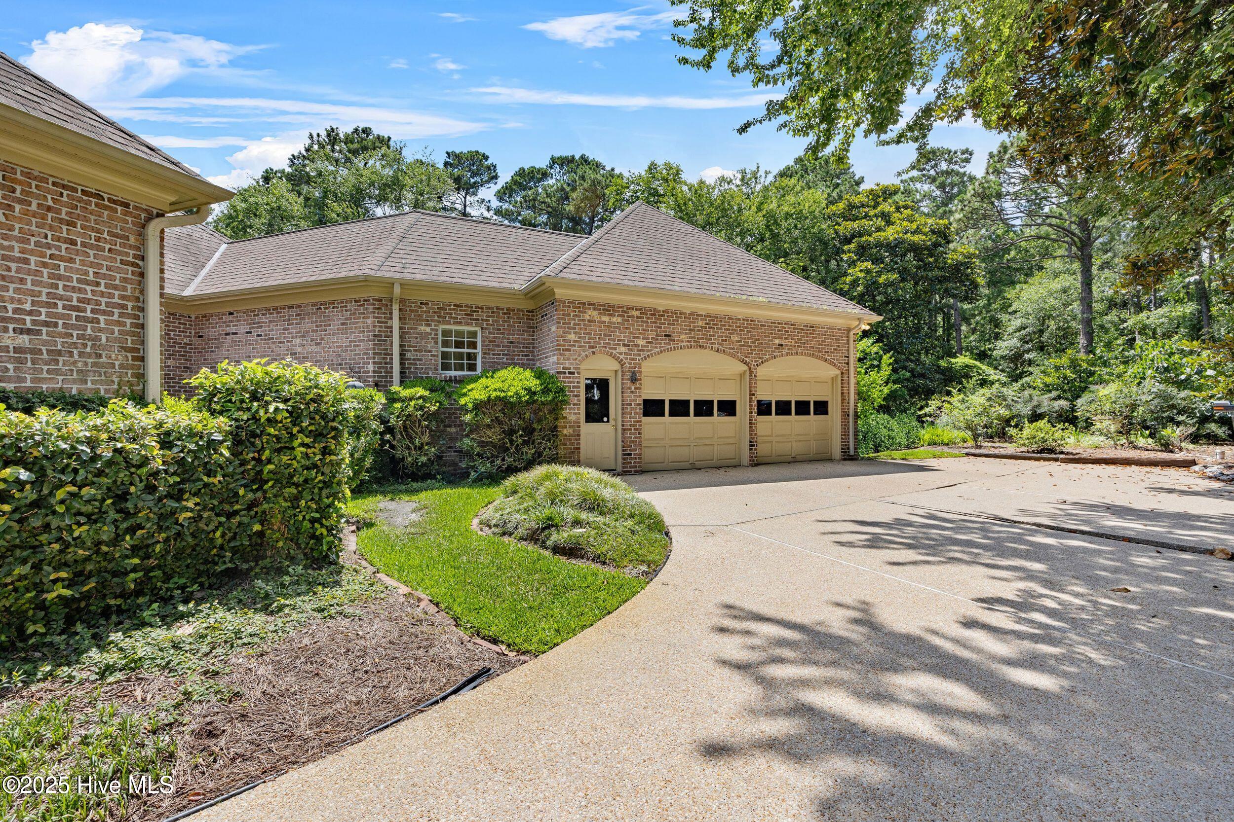 Wilmington, North Carolina, 28405, United States, 4 Bedrooms Bedrooms, ,4 BathroomsBathrooms,Residential,For Sale,1876476