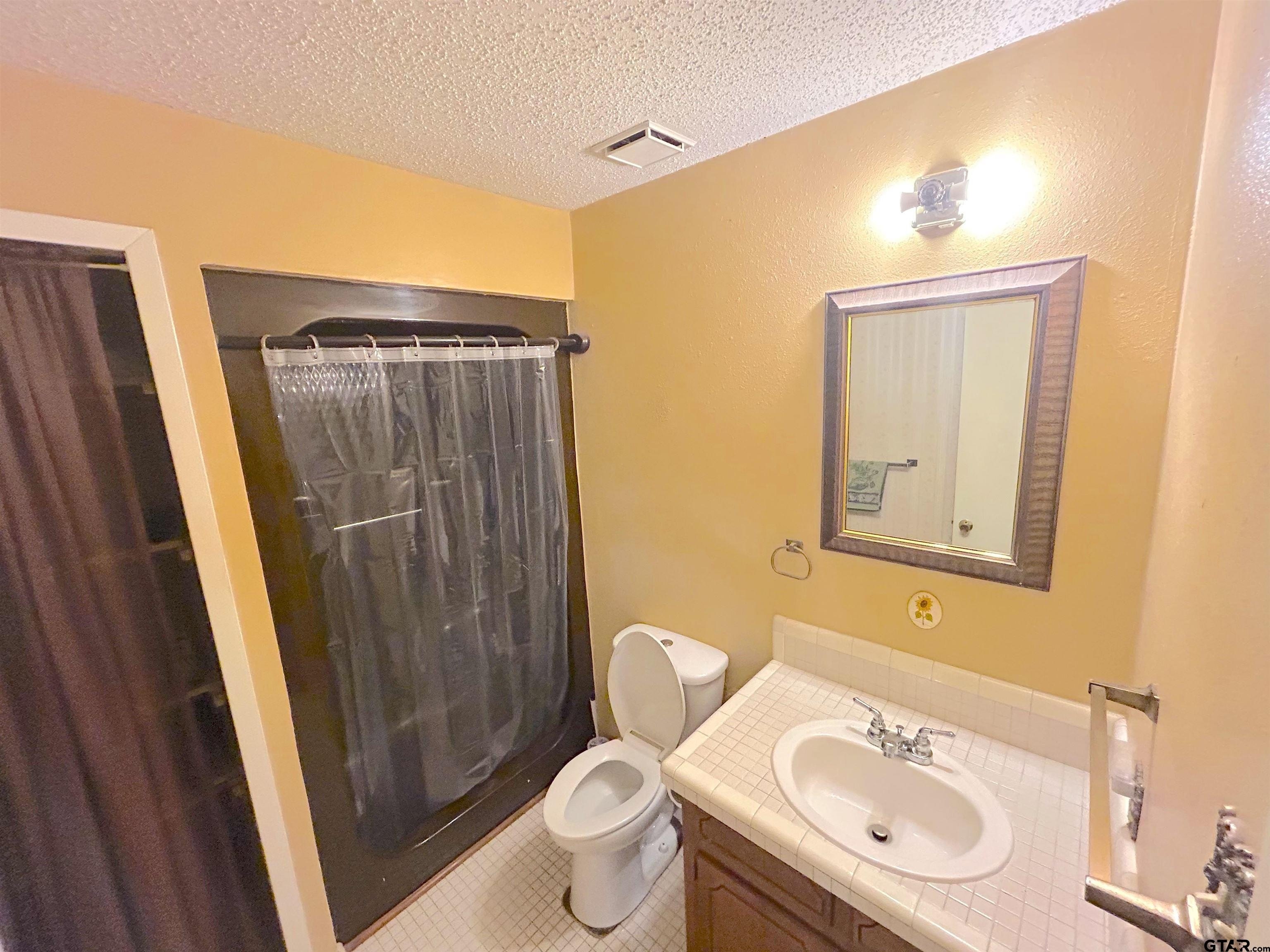 Frankston, Texas, 75763, United States, 3 Bedrooms Bedrooms, ,2 BathroomsBathrooms,Residential,For Sale,1924553