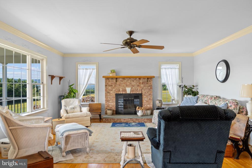 Gore, Virginia, 22637, United States, 4 Bedrooms Bedrooms, ,4 BathroomsBathrooms,Residential,For Sale,1987916