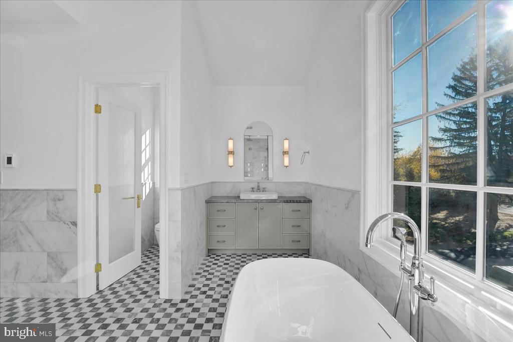 Newtown, Pennsylvania, 18940, United States, 5 Bedrooms Bedrooms, ,5 BathroomsBathrooms,Residential,For Sale,1794669
