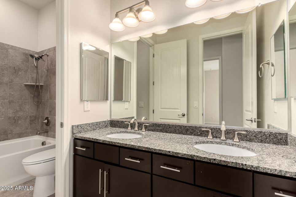 Chandler, Arizona, 85286, United States, 4 Bedrooms Bedrooms, ,Residential,For Sale,1976869