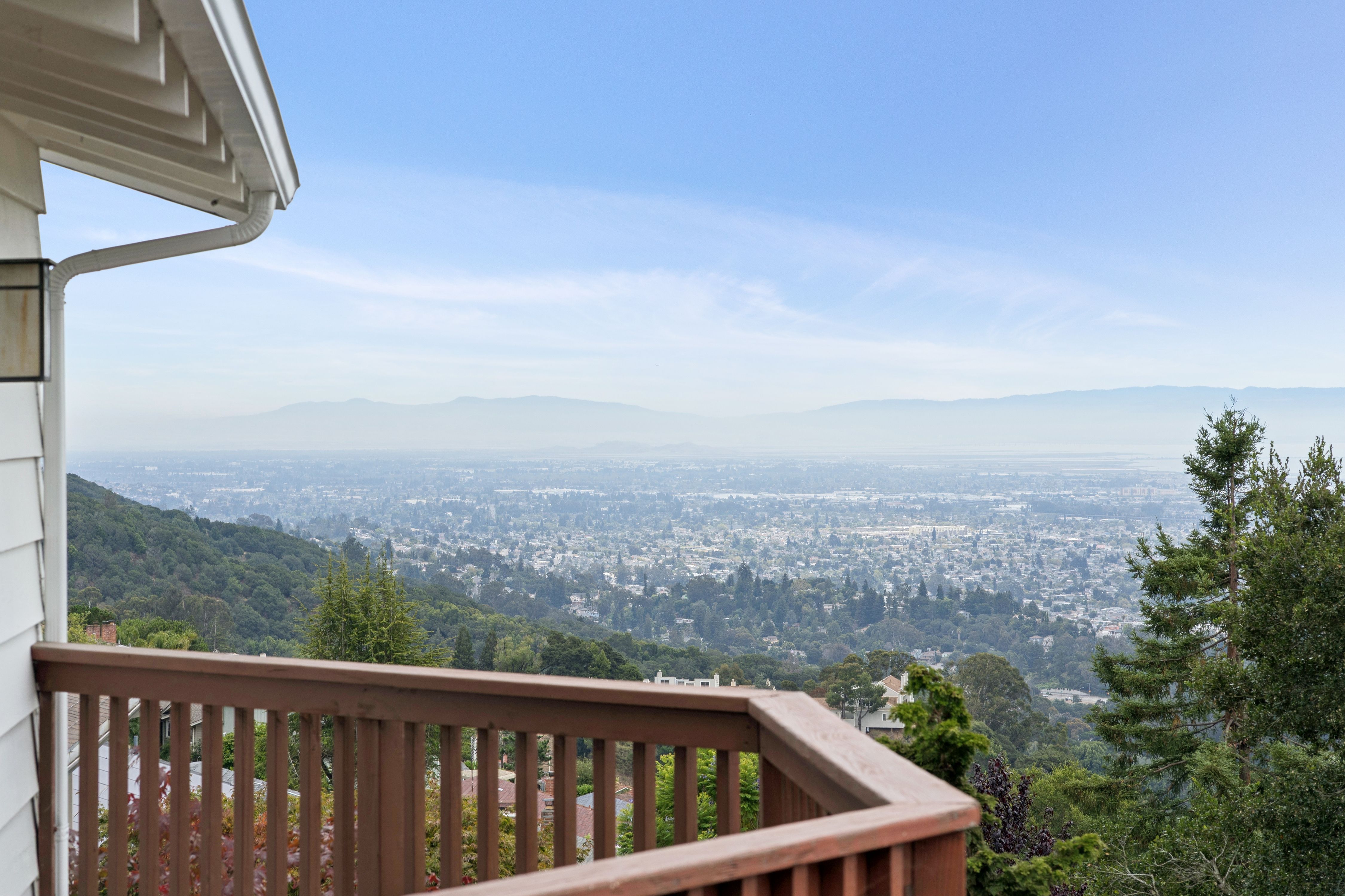  Stunning Crestmont Hillside Retreat with Sweeping Bay Views - 物件實景